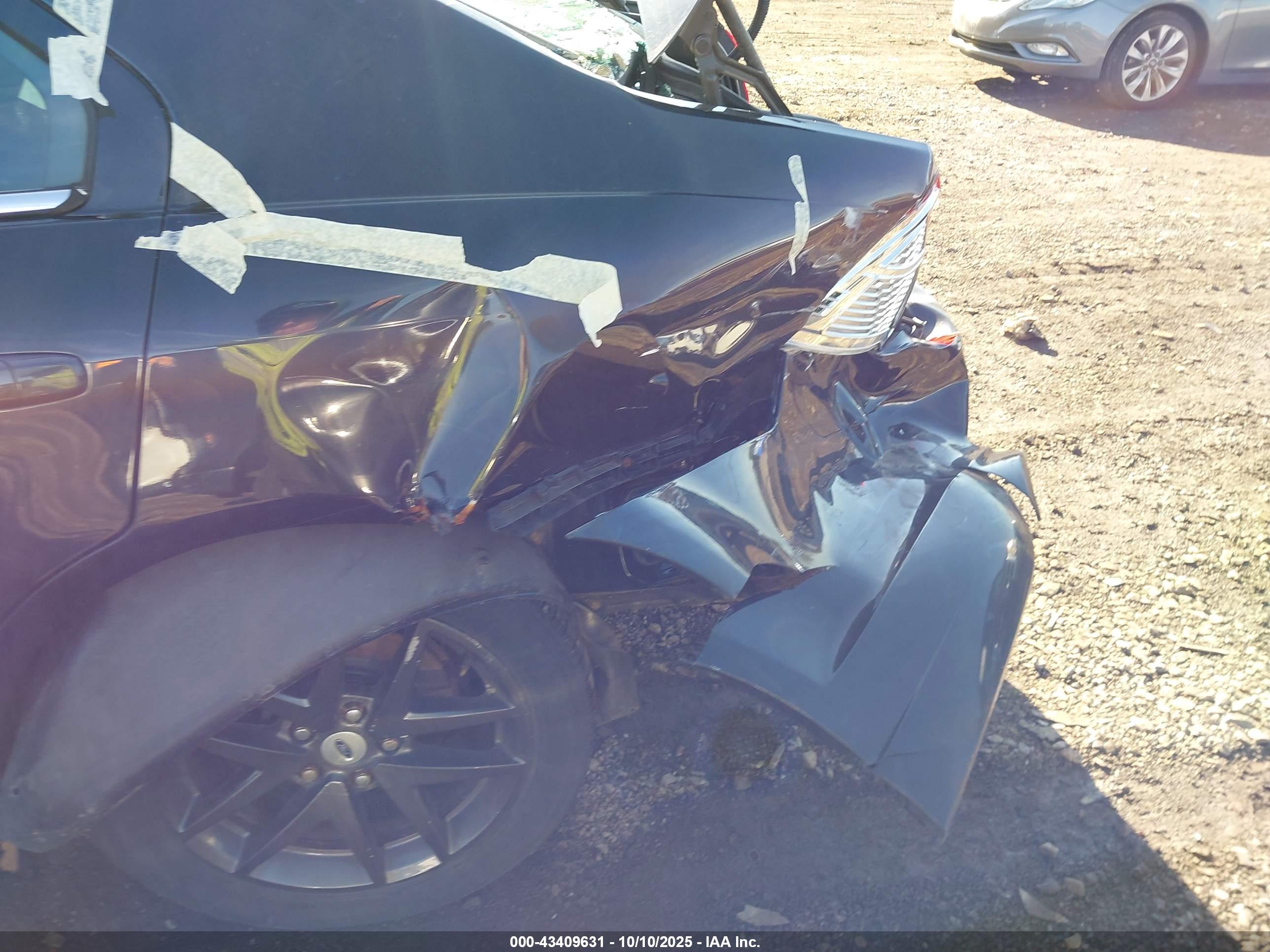 FORD FUSION image 6