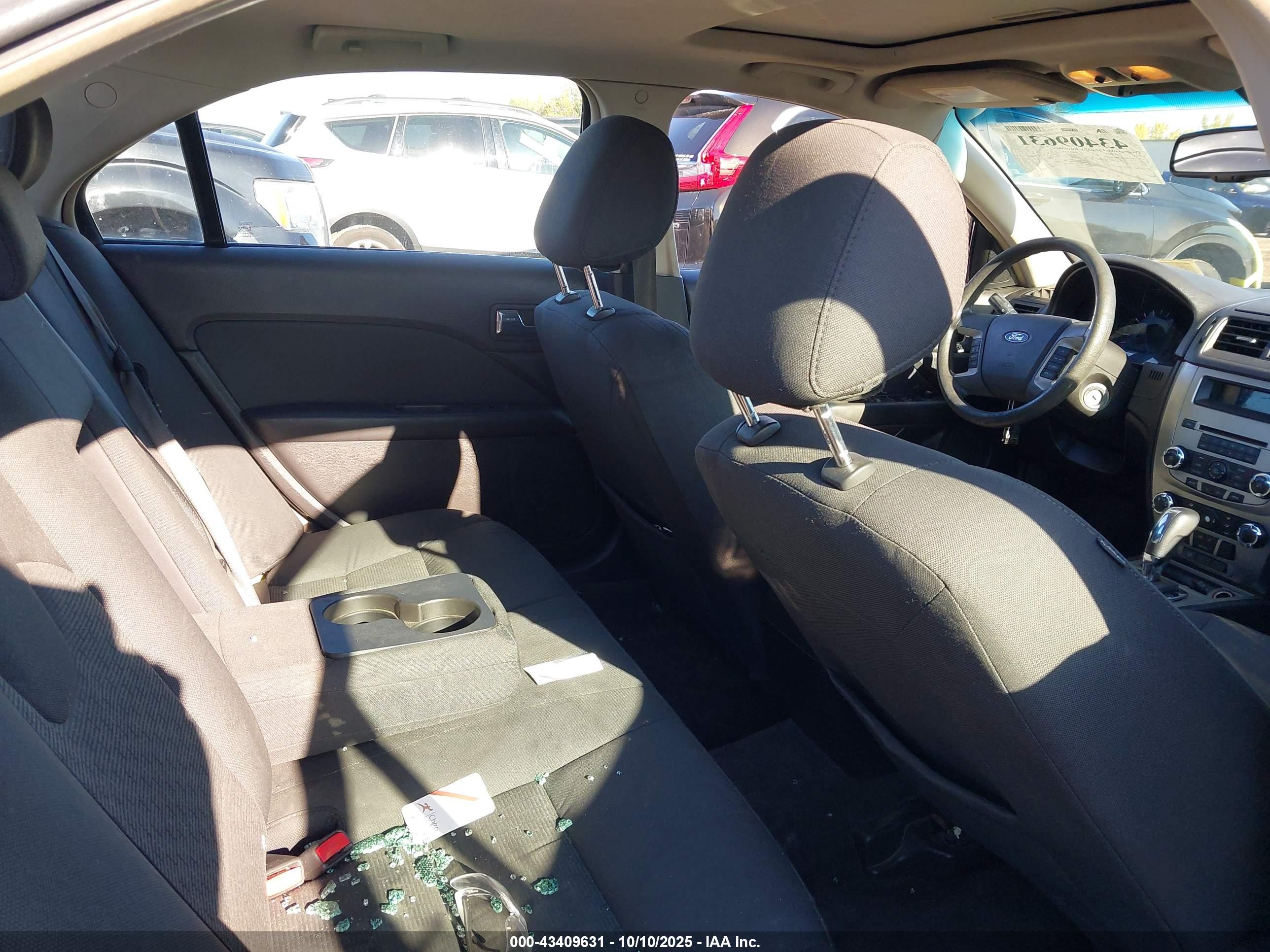 FORD FUSION image 8