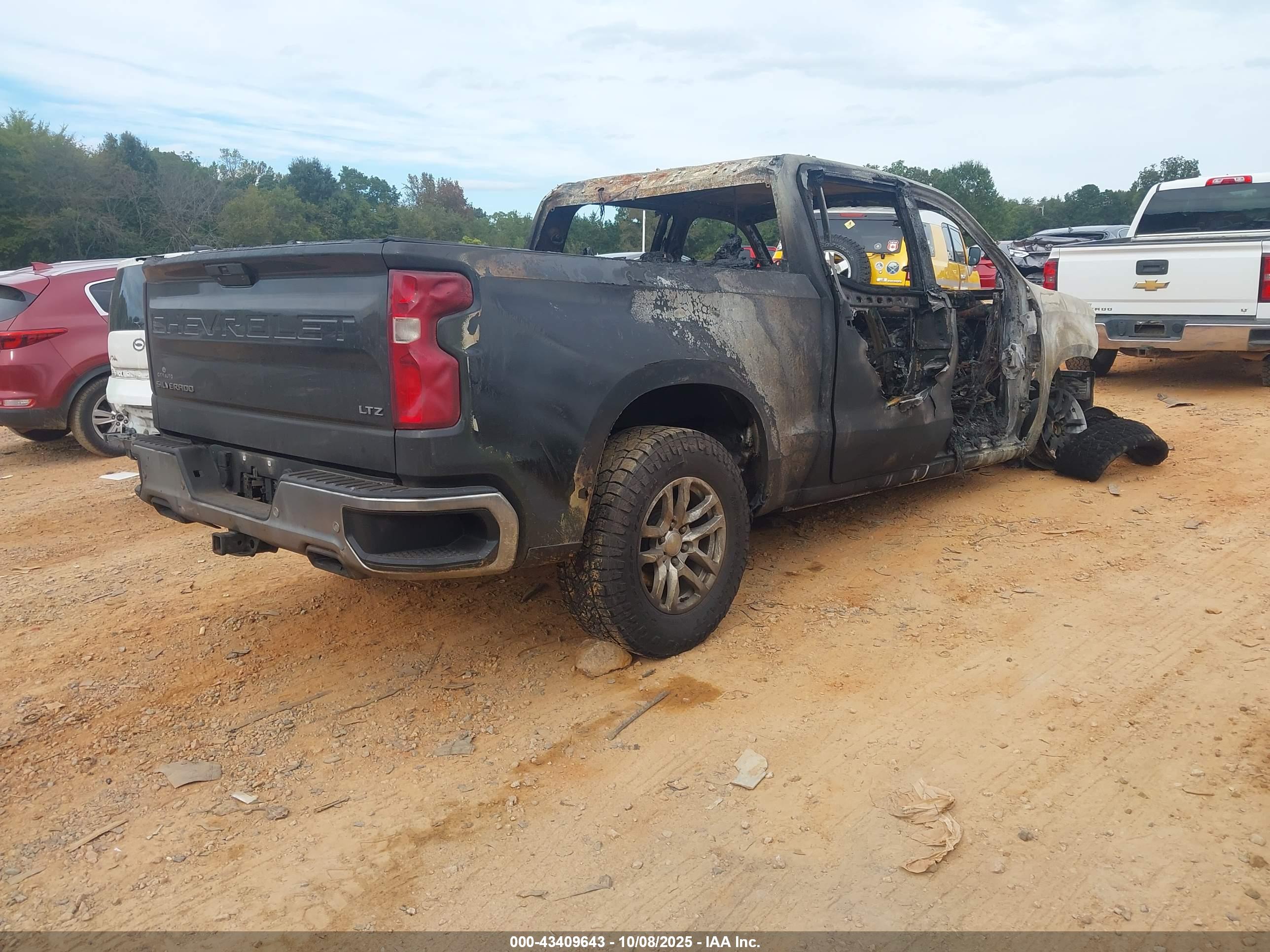 CHEVROLET SILVERADO image 4