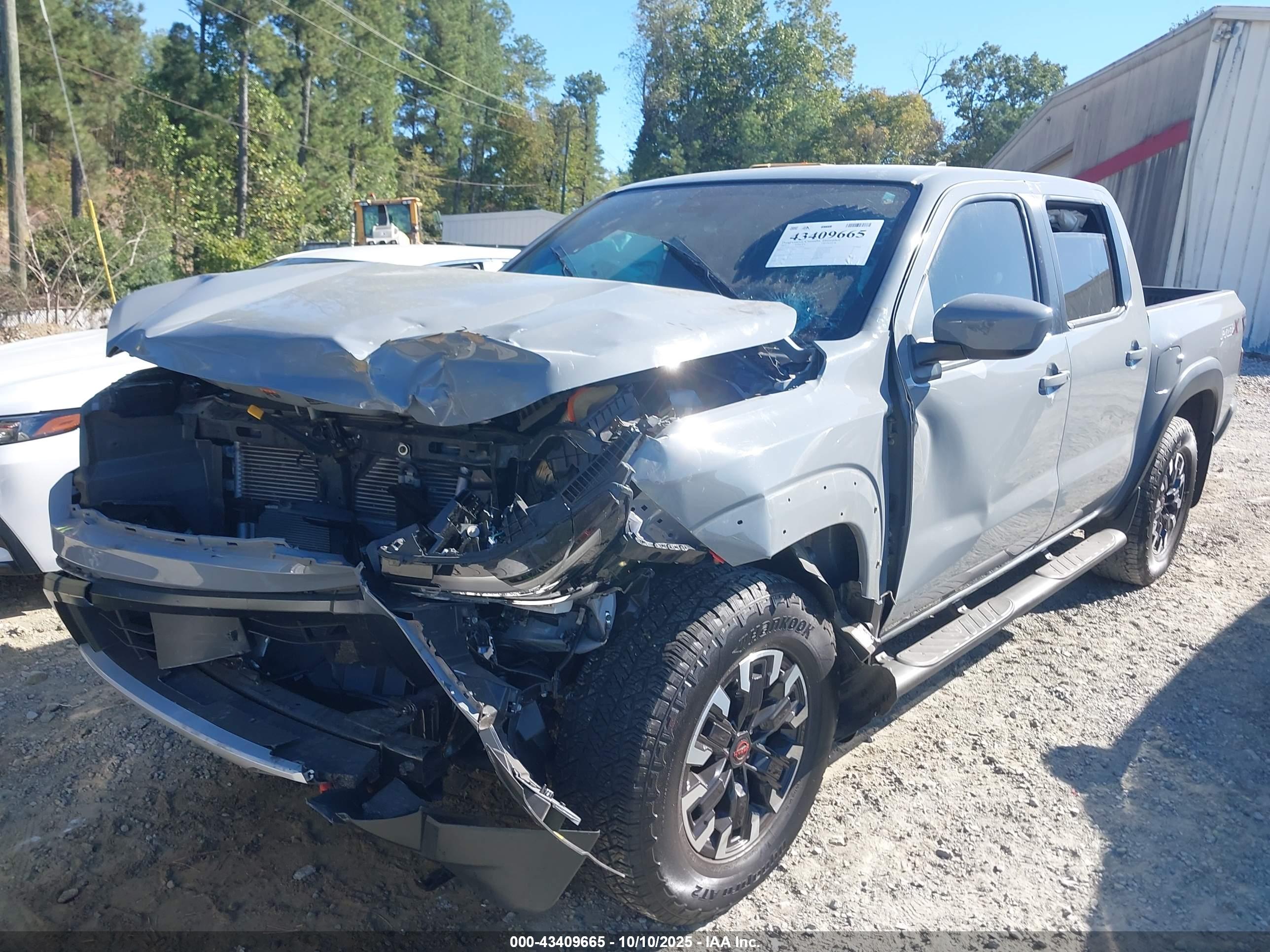 NISSAN FRONTIER image 2