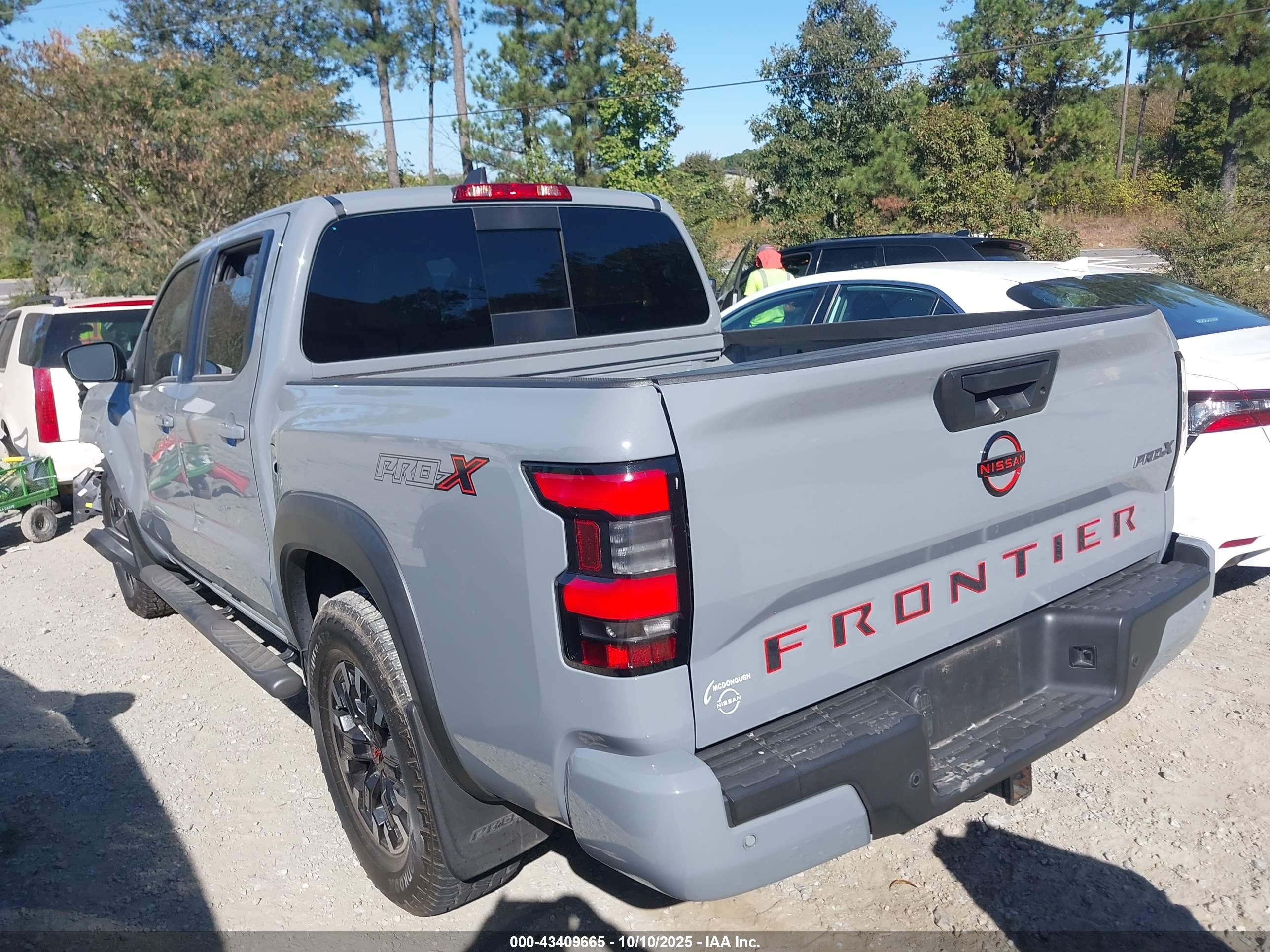 NISSAN FRONTIER image 3