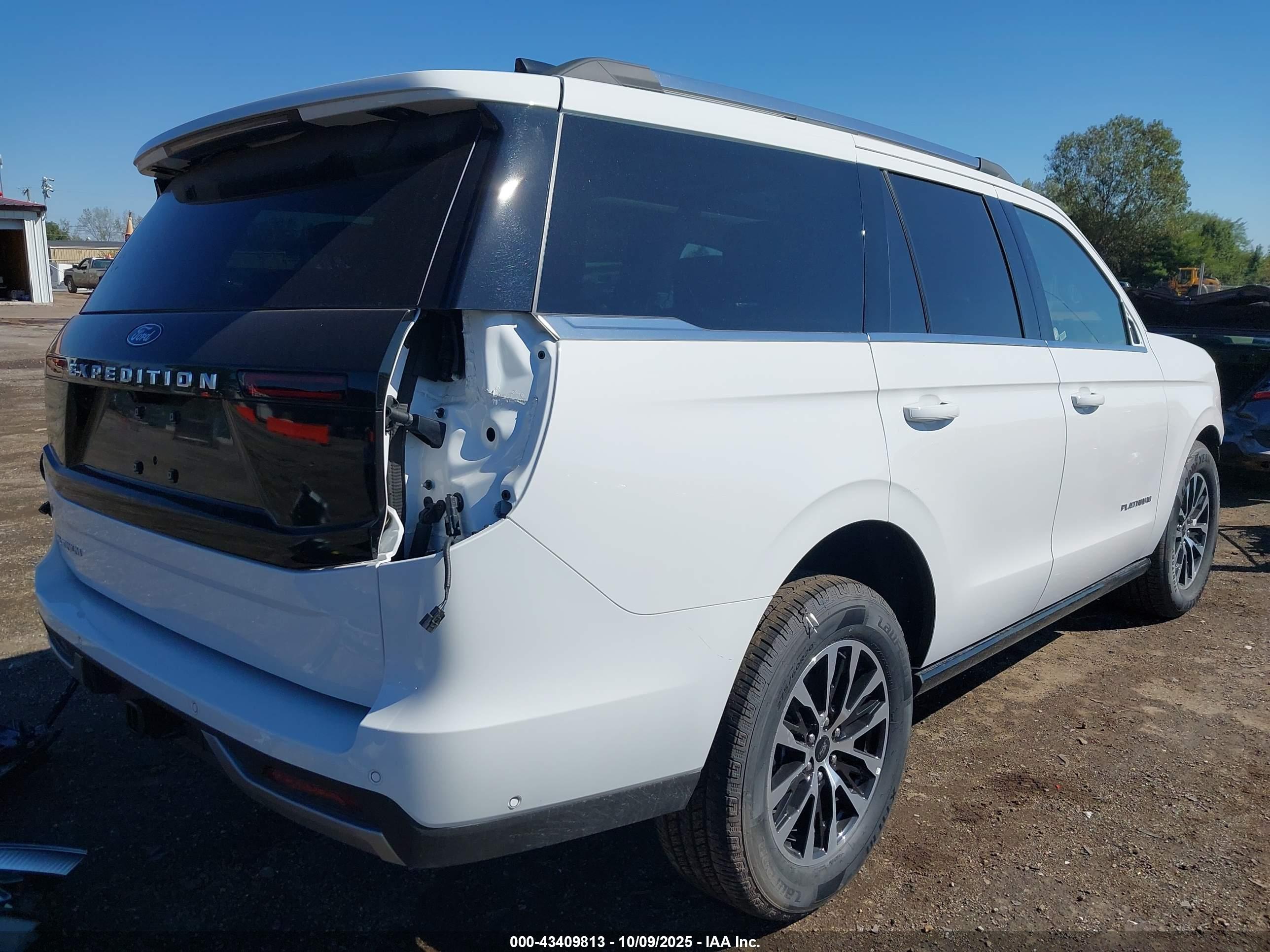 FORD EXPEDITION image 4