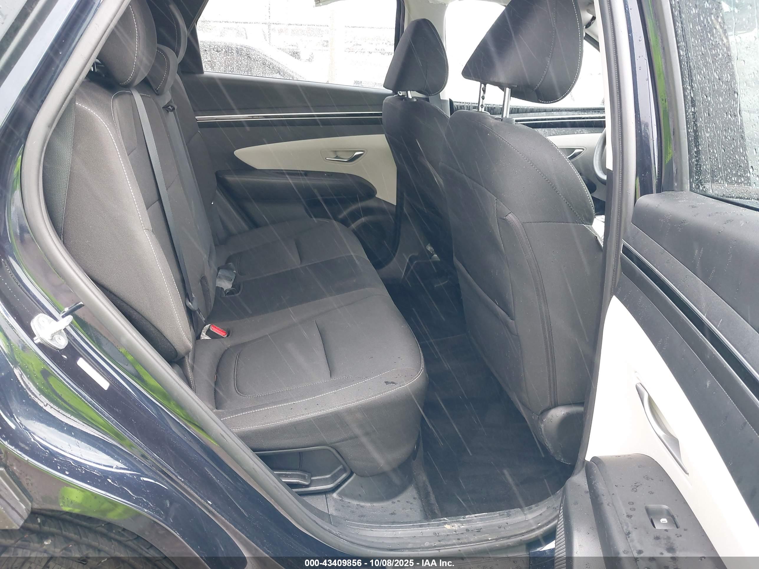 HYUNDAI TUCSON image 8