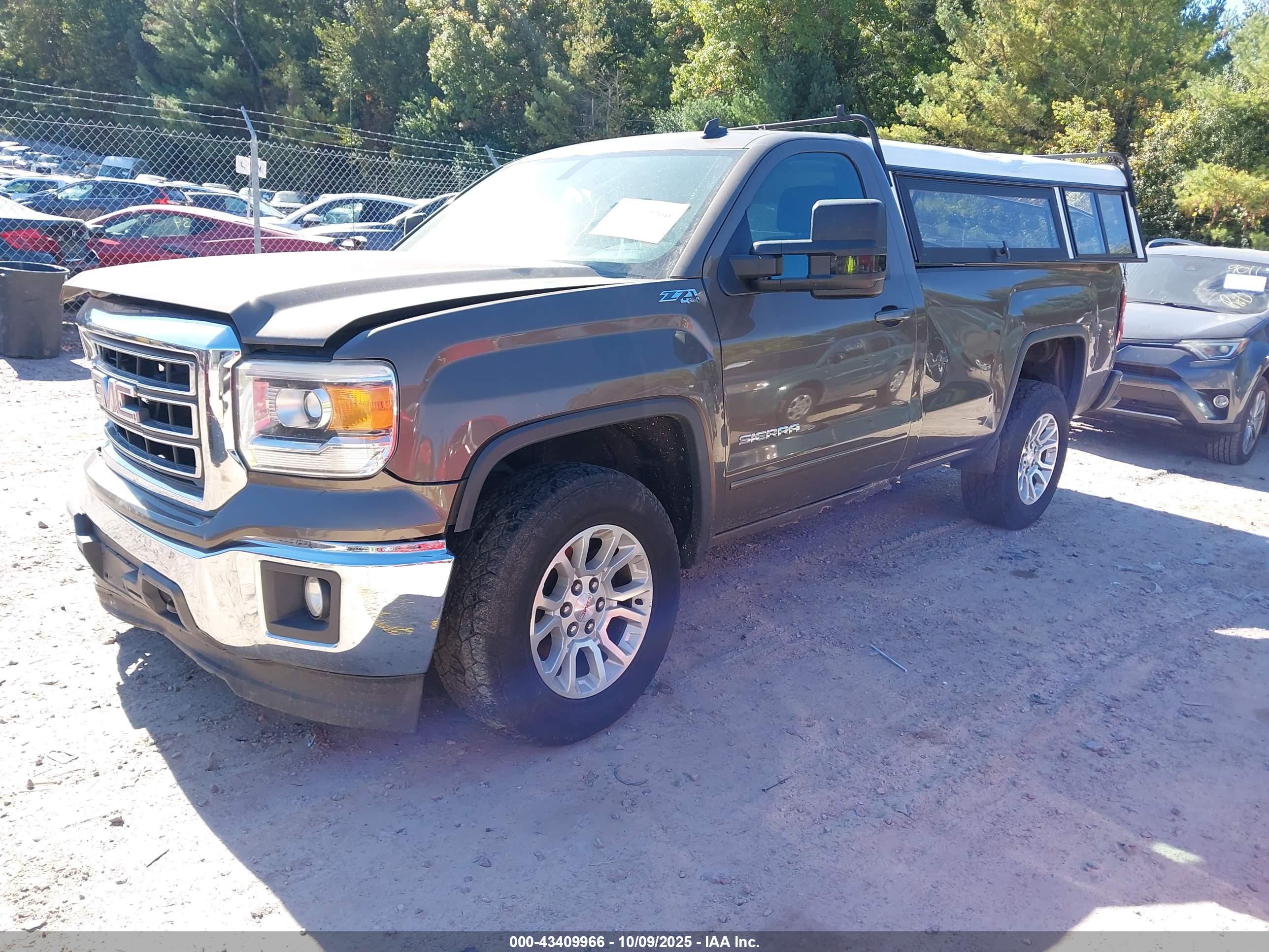 GMC SIERRA image 2