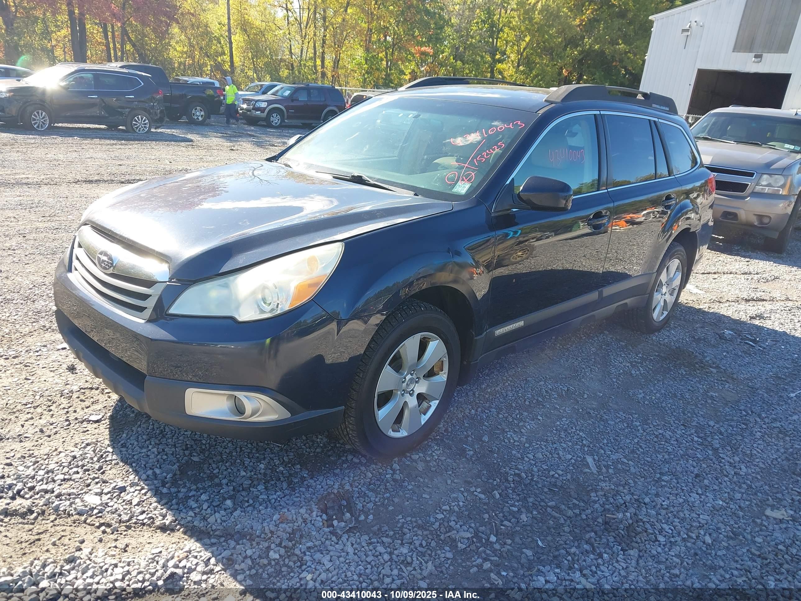 SUBARU OUTBACK image 2