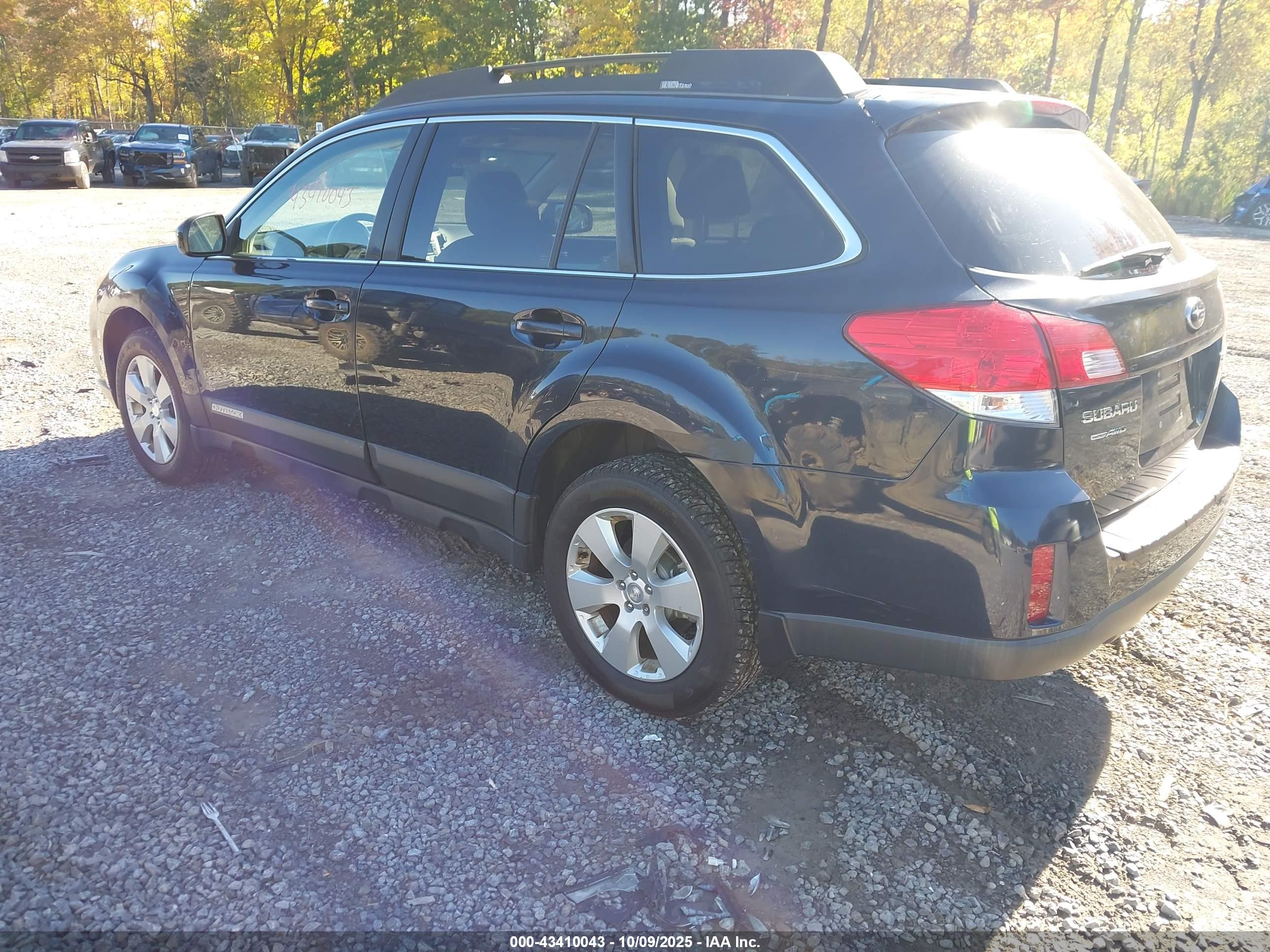 SUBARU OUTBACK image 3