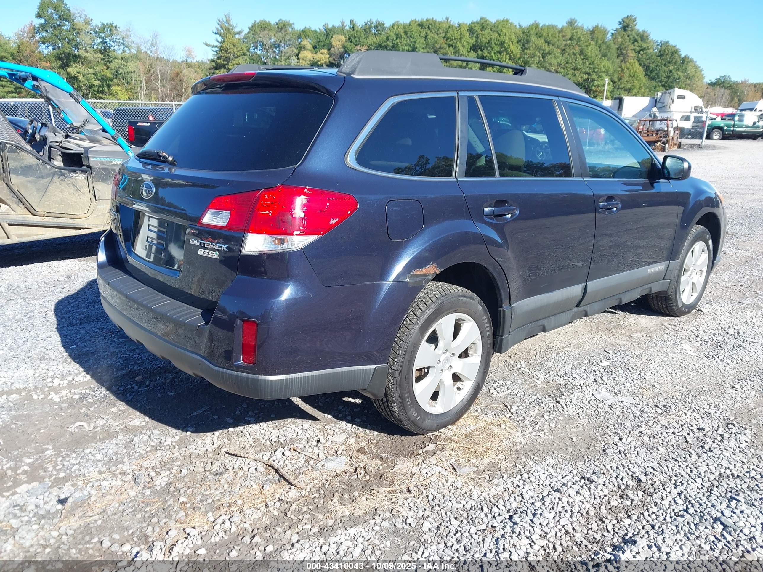 SUBARU OUTBACK image 4