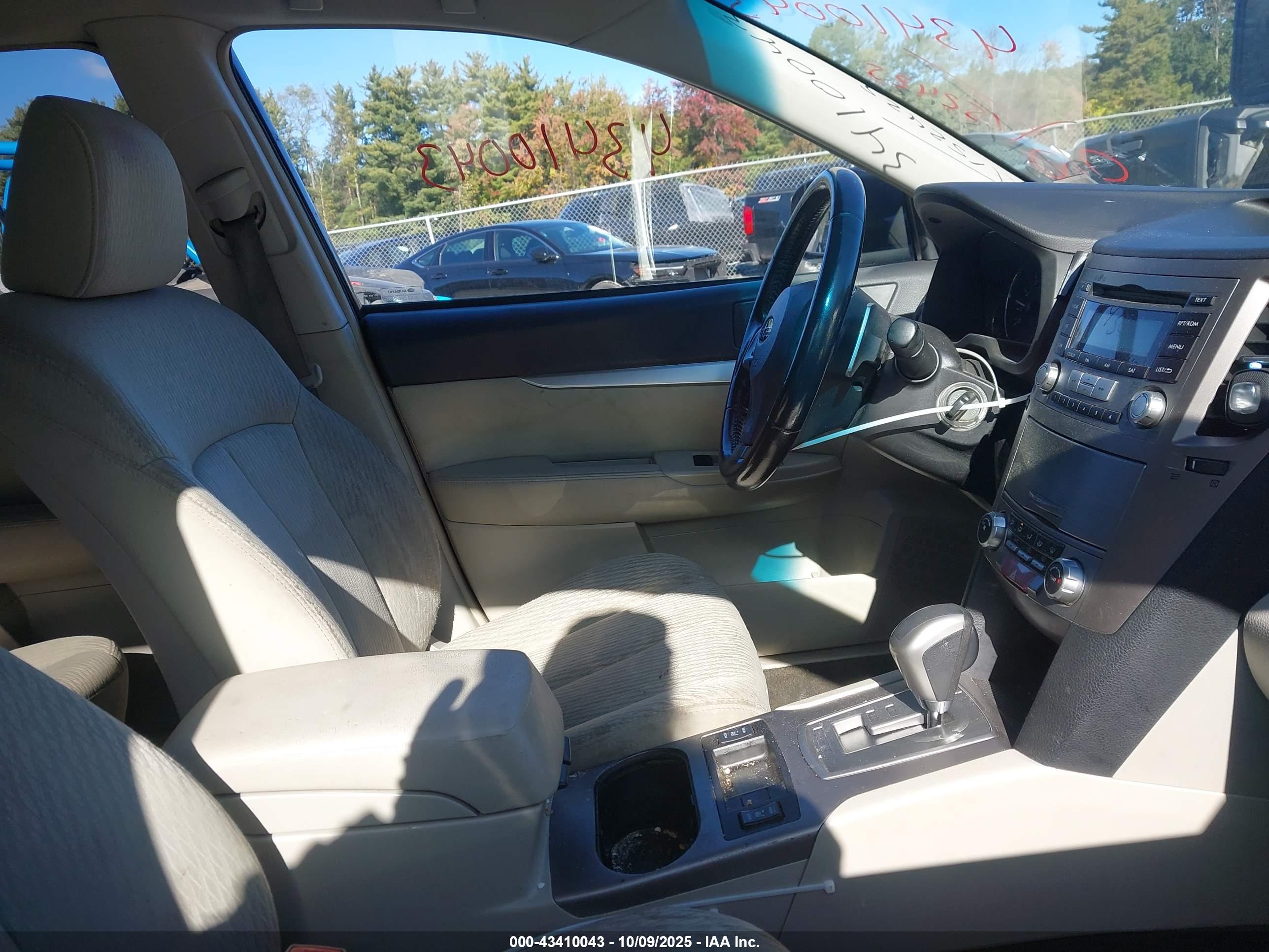 SUBARU OUTBACK image 5