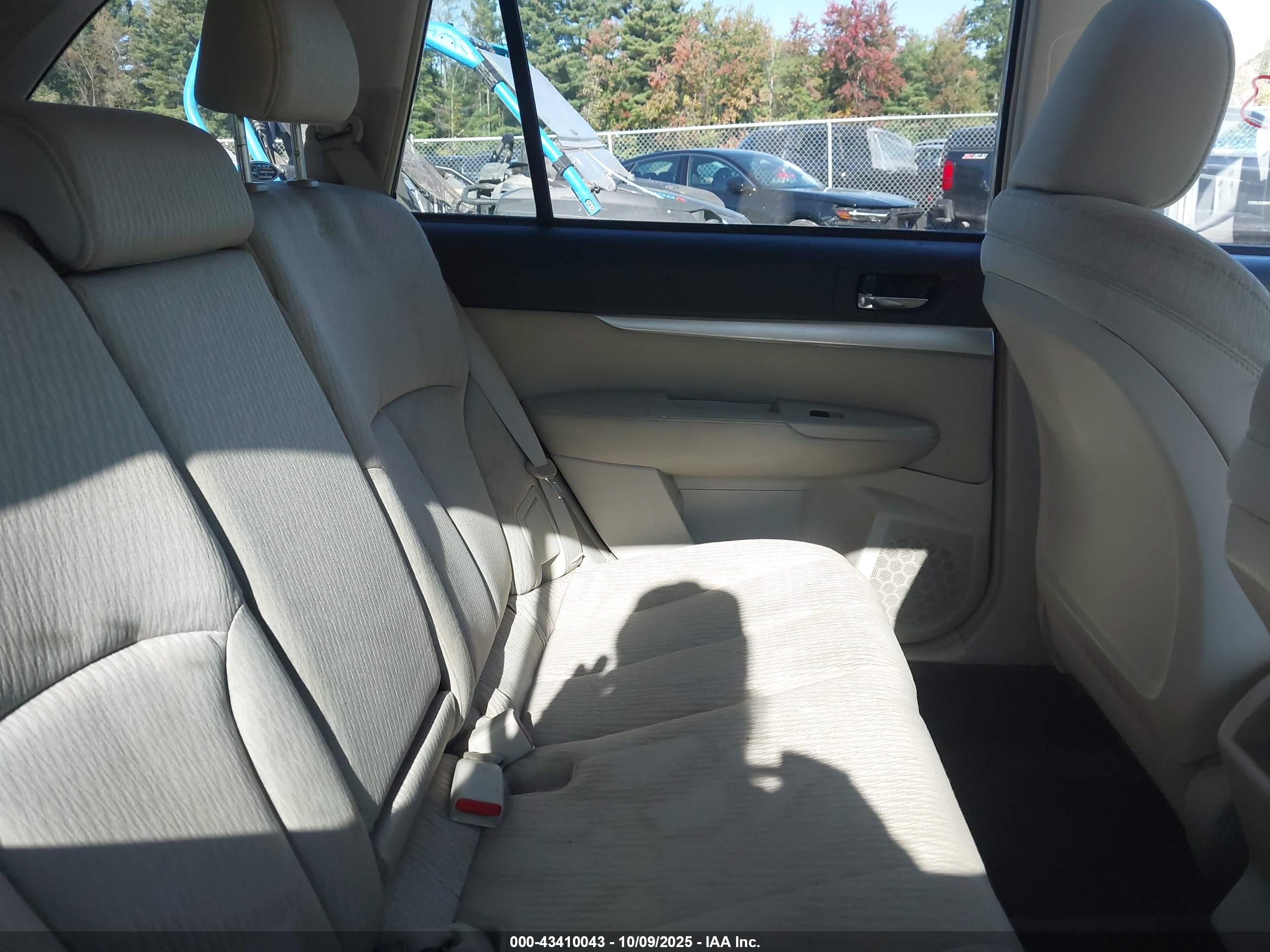 SUBARU OUTBACK image 8