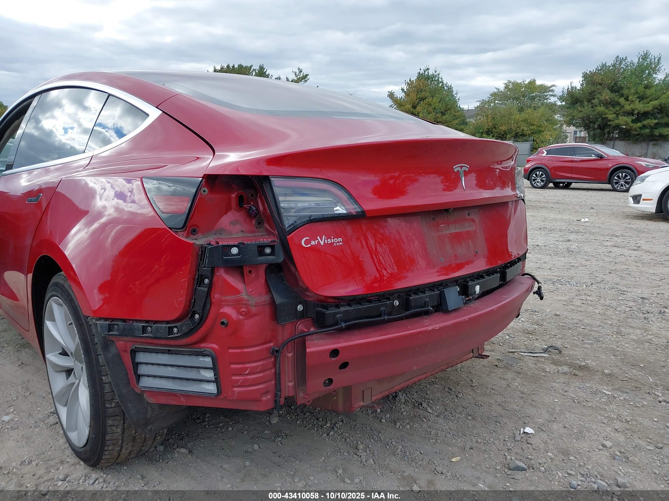 TESLA MODEL image 6