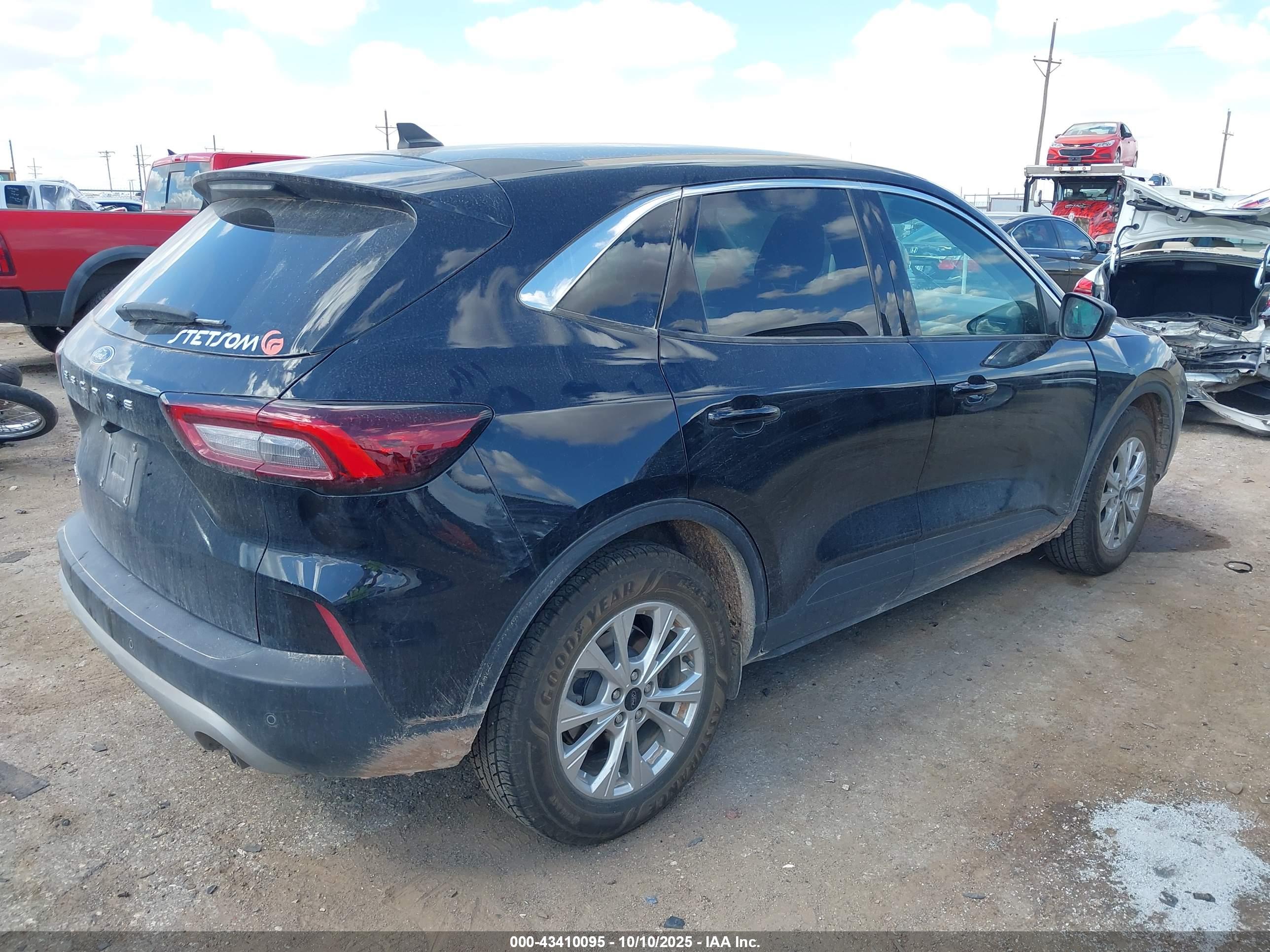 FORD ESCAPE image 4