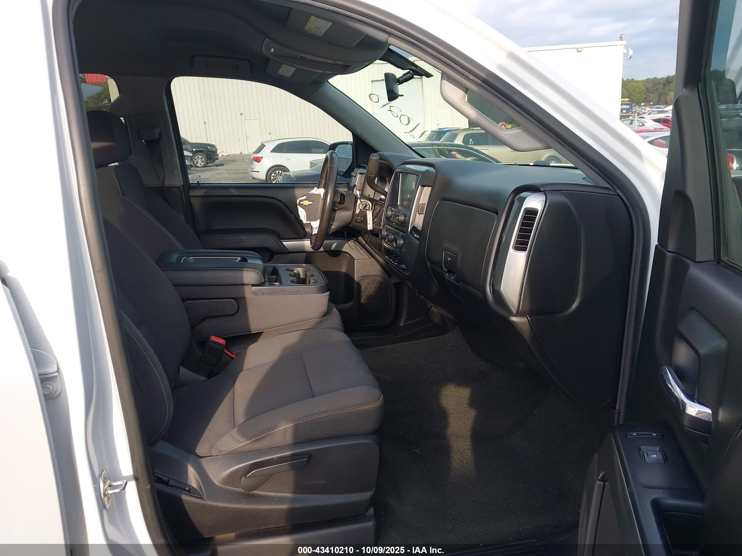 CHEVROLET SILVERADO image 5