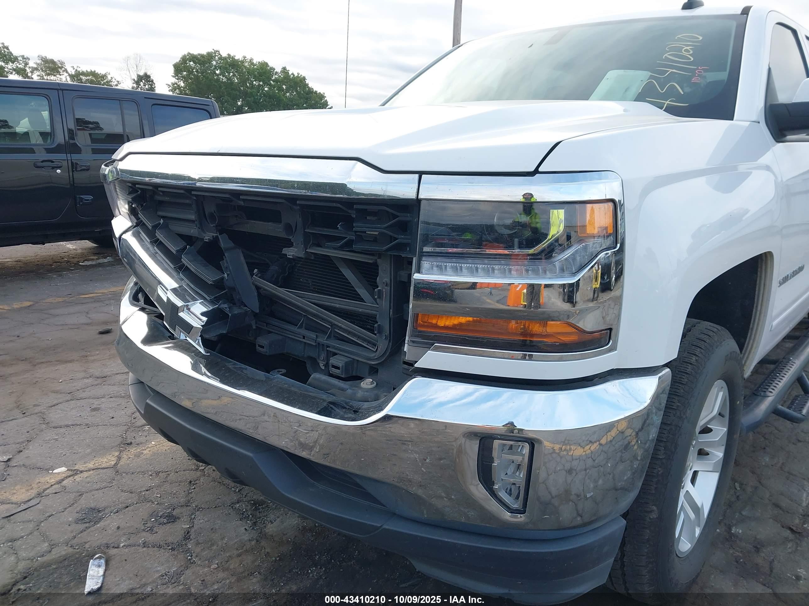 CHEVROLET SILVERADO image 6