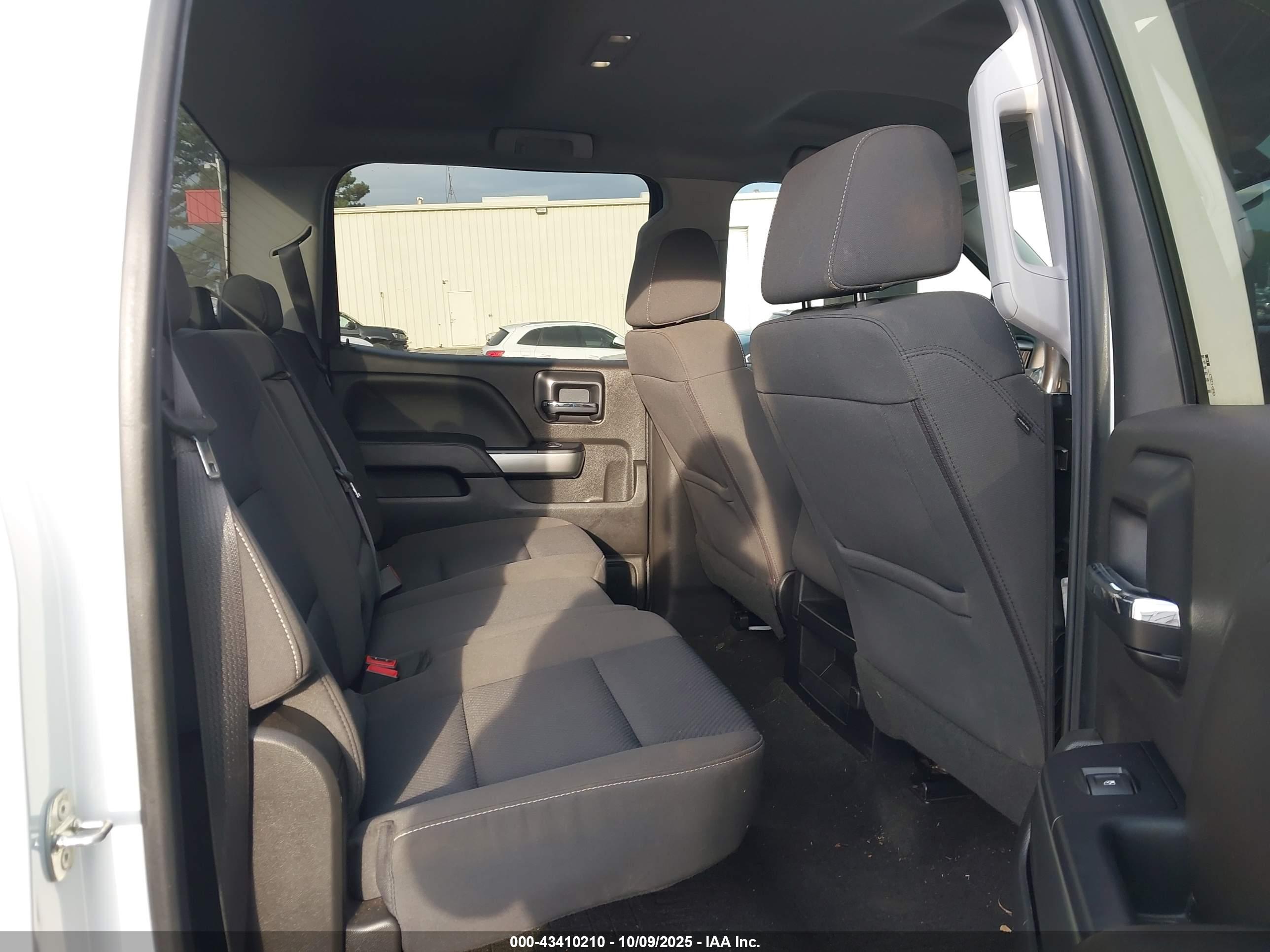 CHEVROLET SILVERADO image 8
