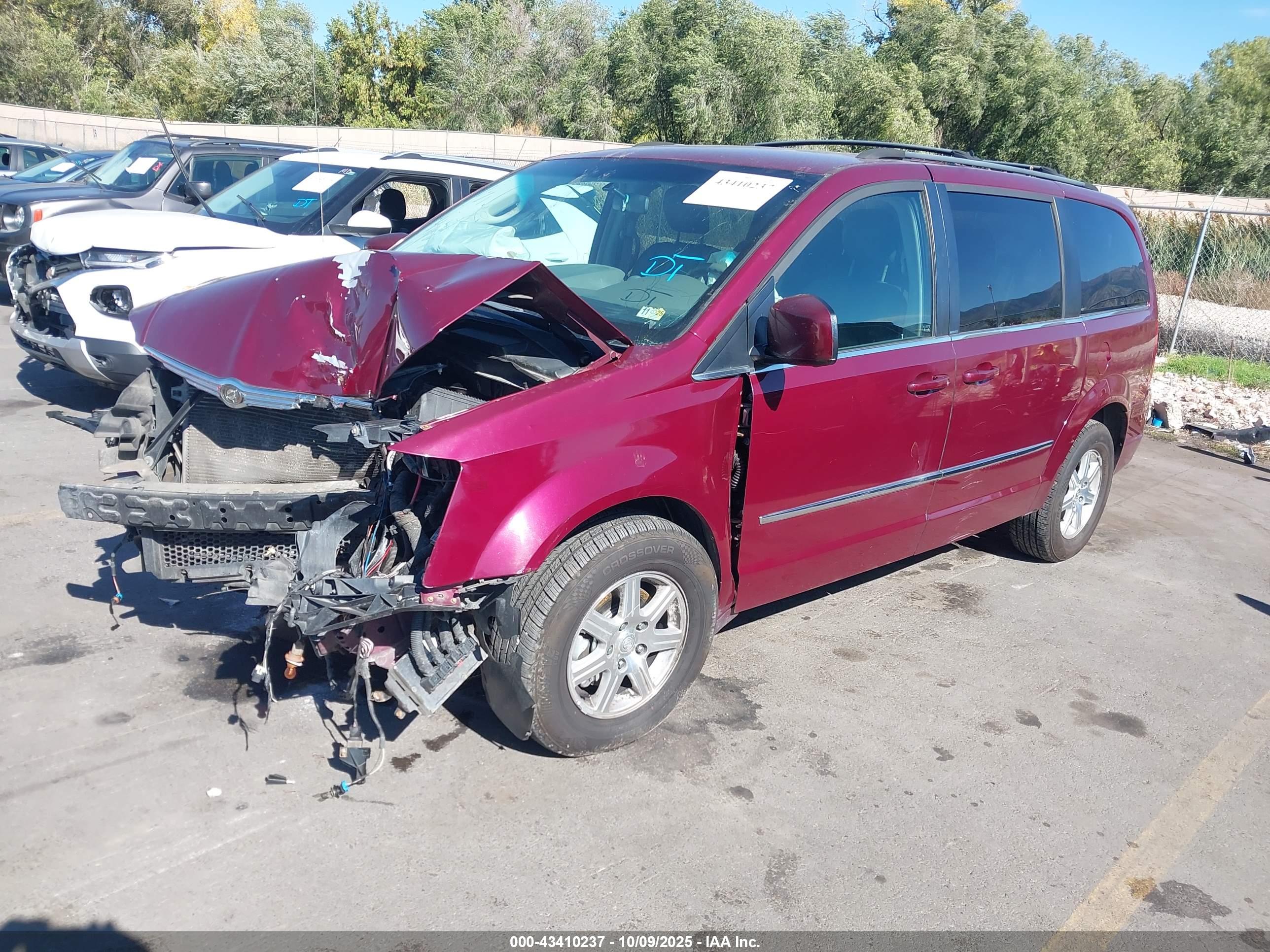 CHRYSLER TOWN image 2