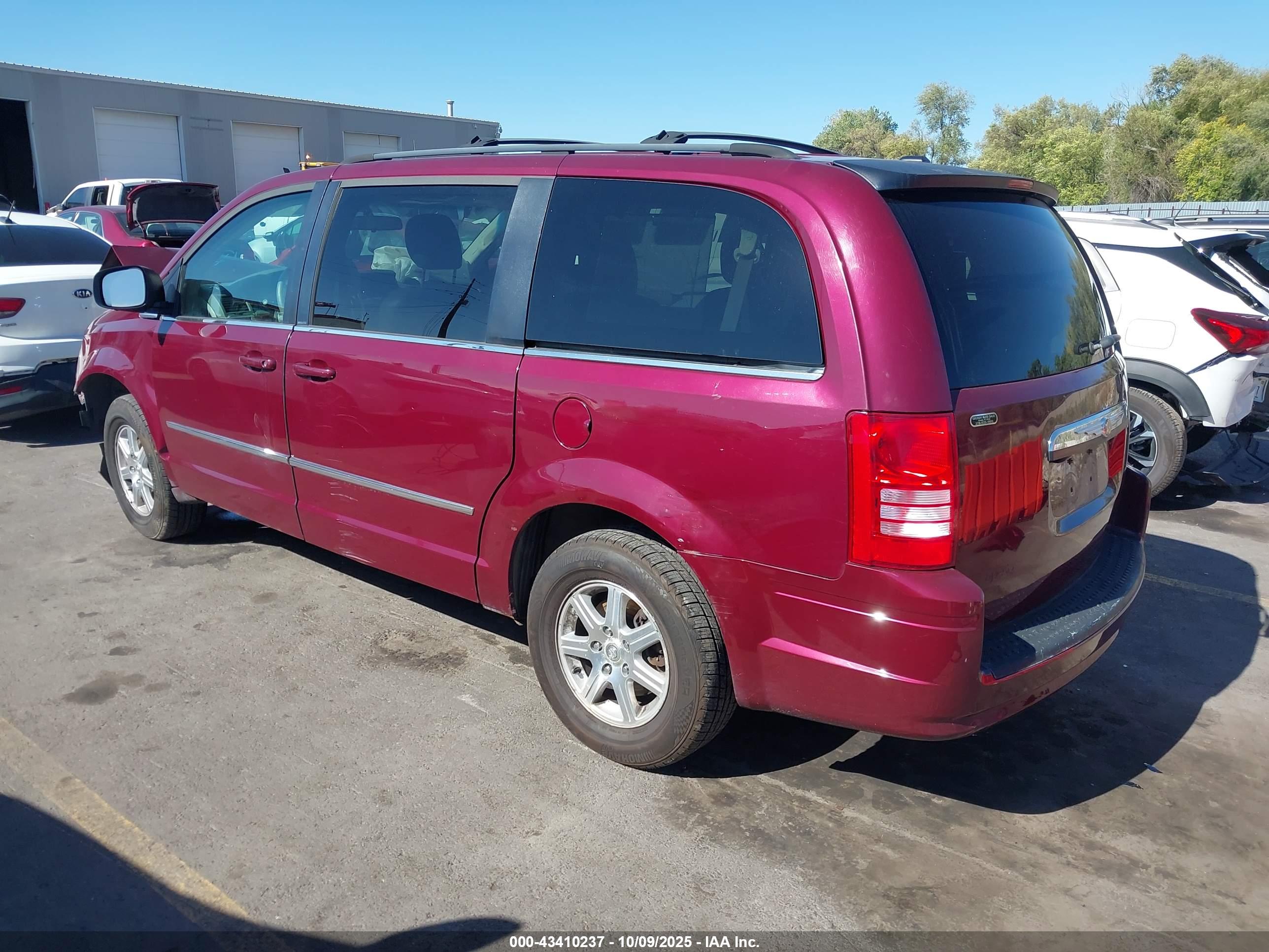 CHRYSLER TOWN image 3