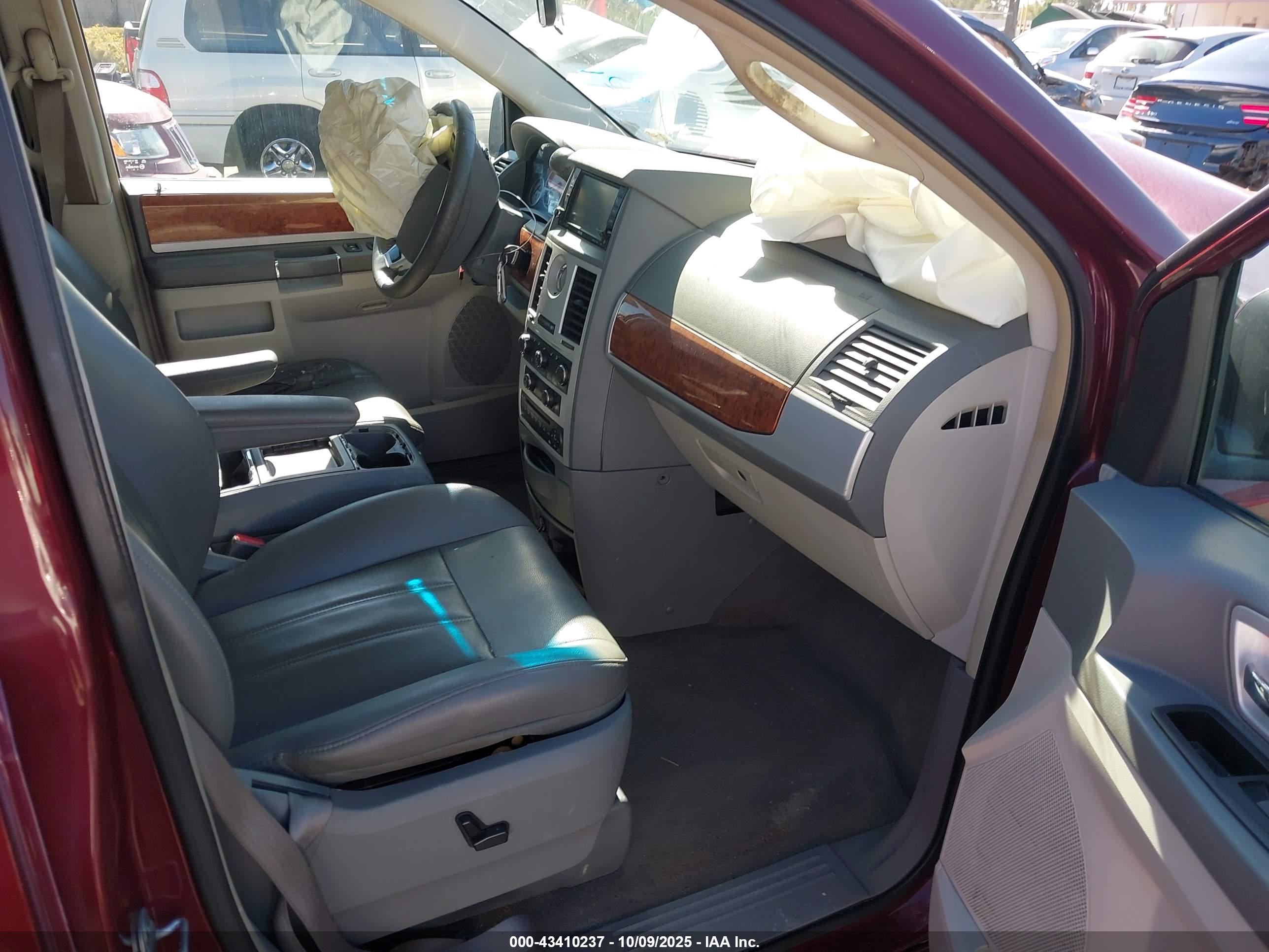 CHRYSLER TOWN image 5