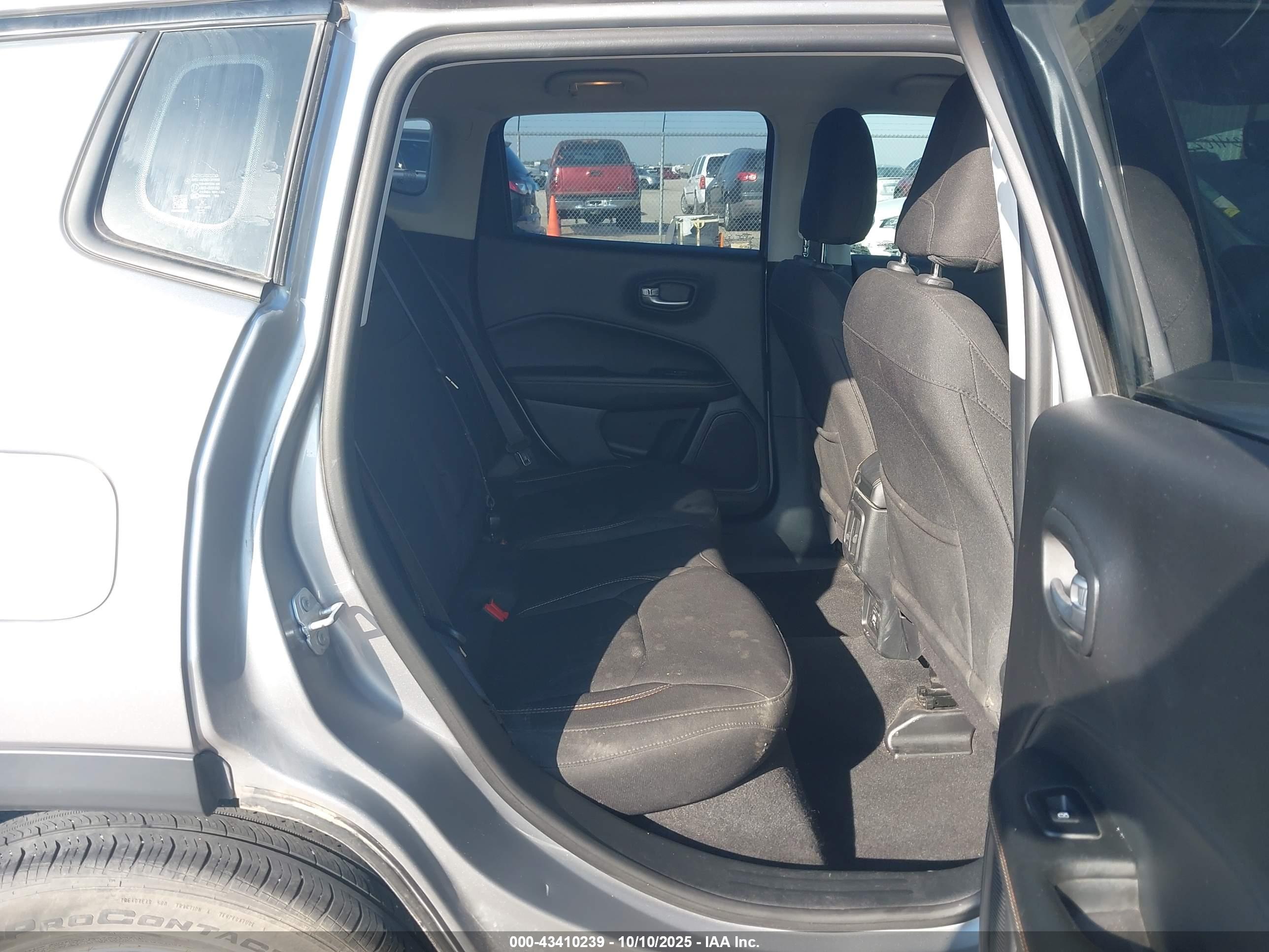 JEEP COMPASS image 8