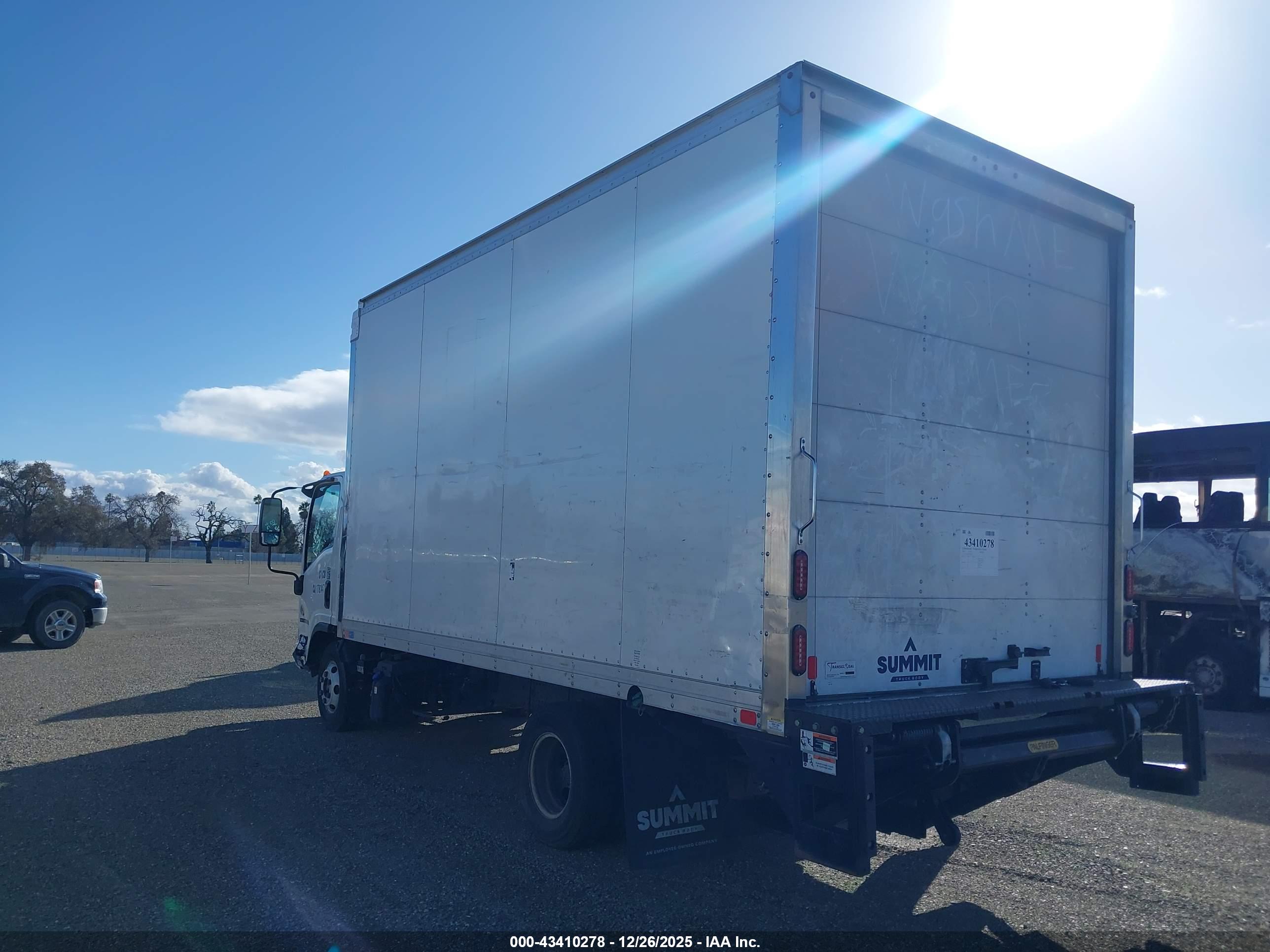 ISUZU NPR image 3