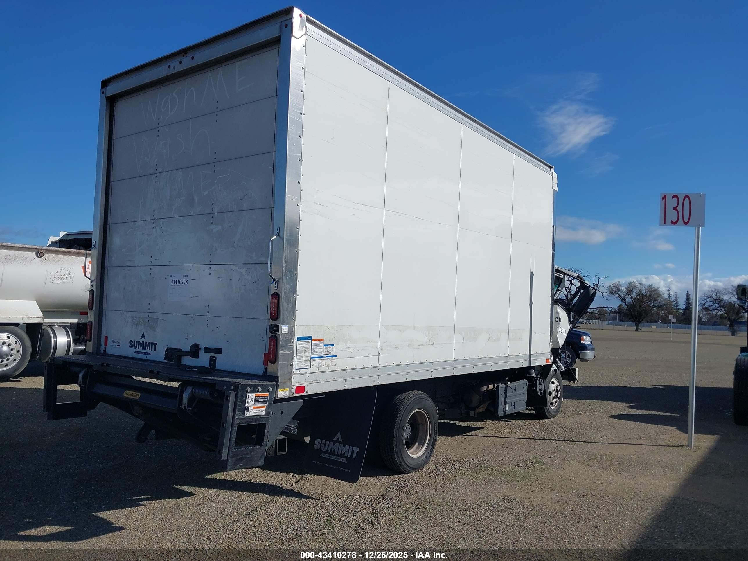 ISUZU NPR image 4