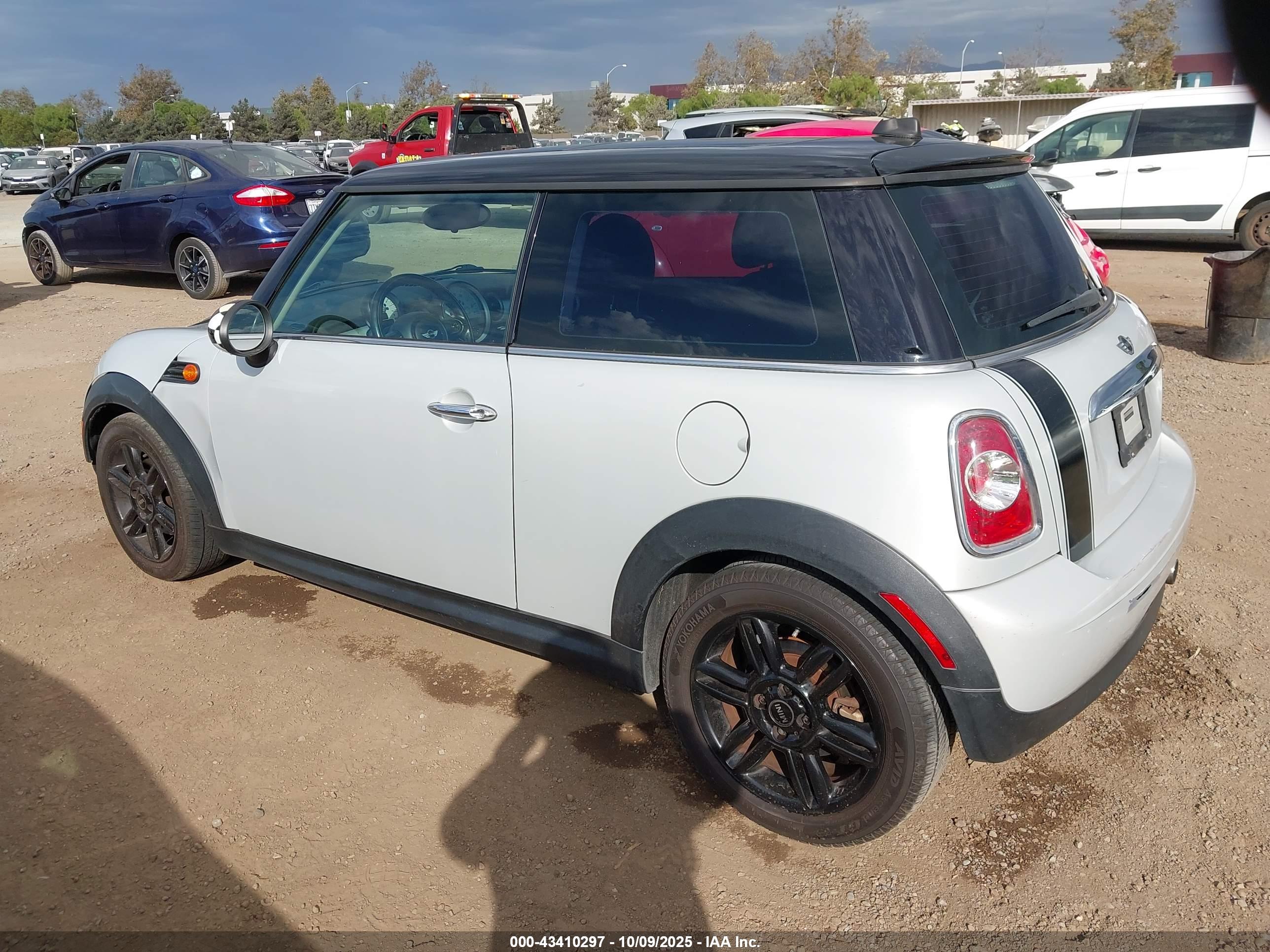 MINI COOPER image 3