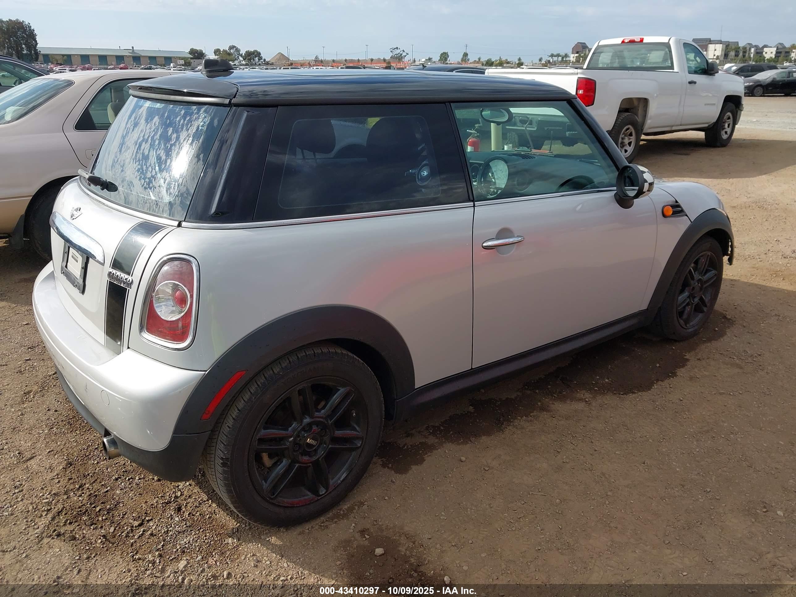 MINI COOPER image 4