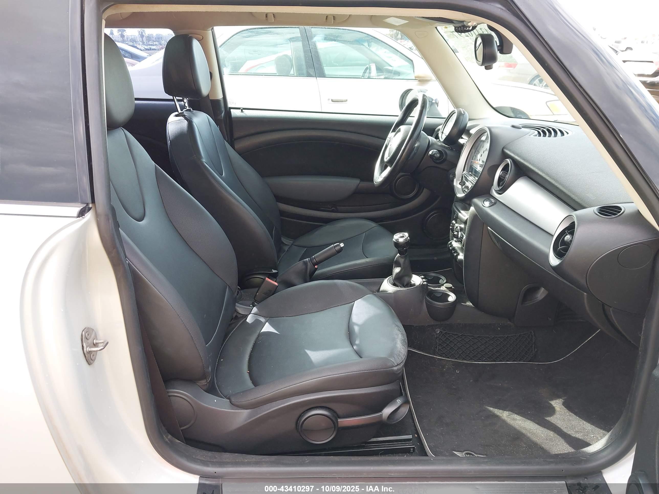 MINI COOPER image 5