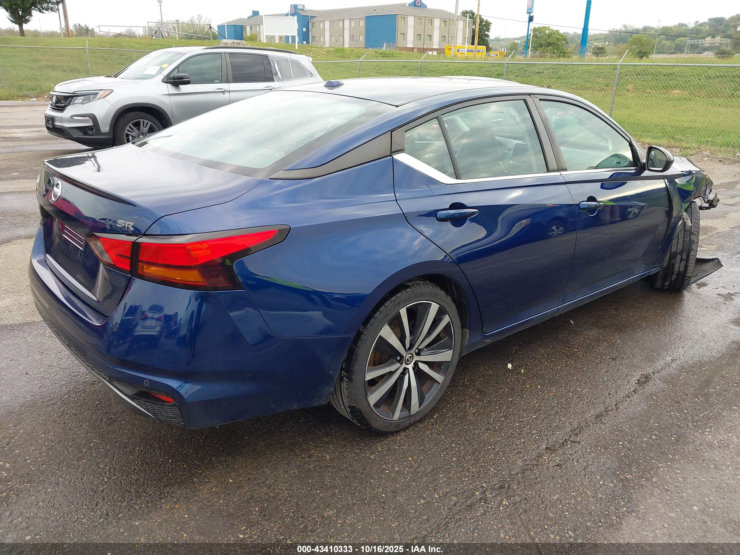 NISSAN ALTIMA image 4