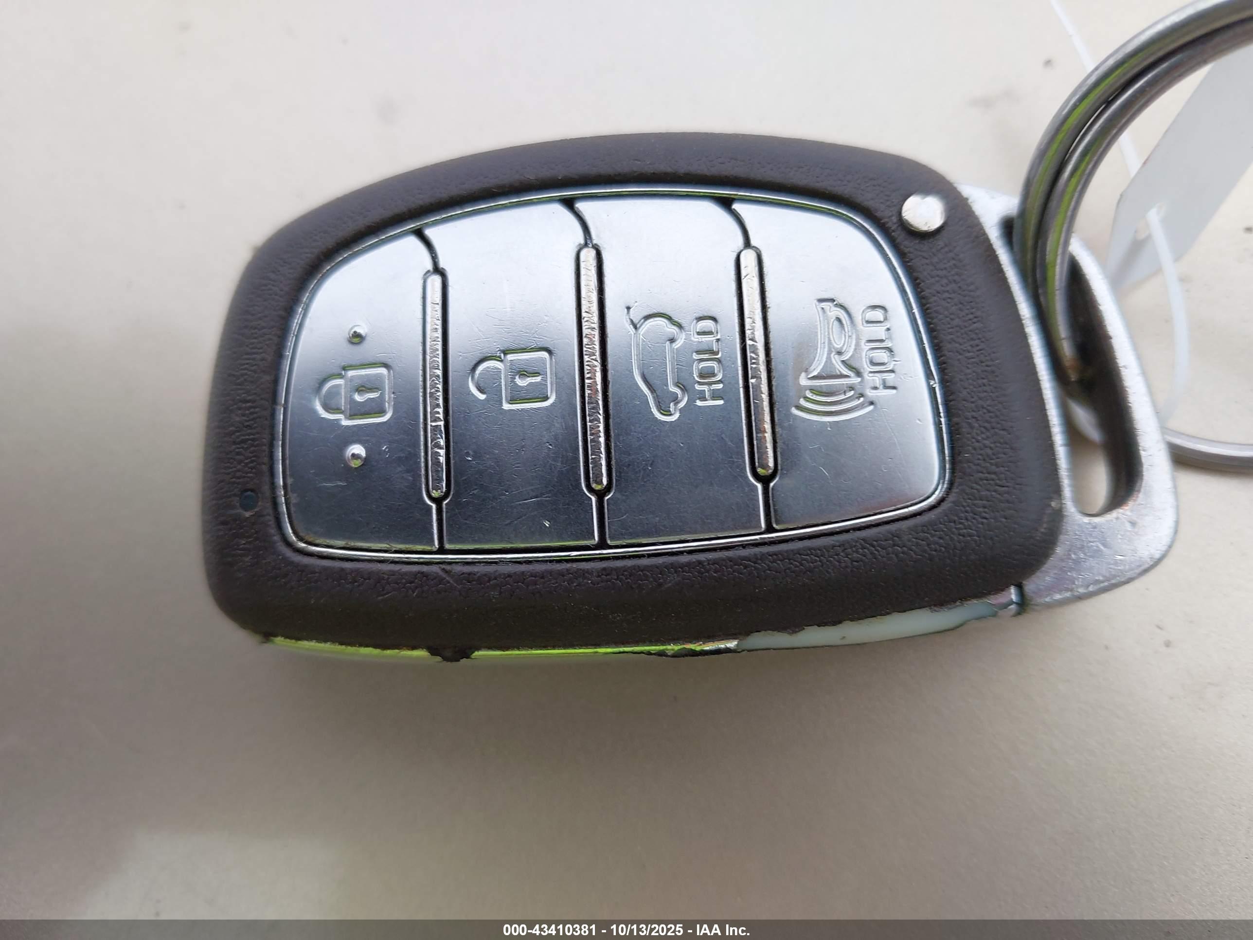 HYUNDAI TUCSON image 11
