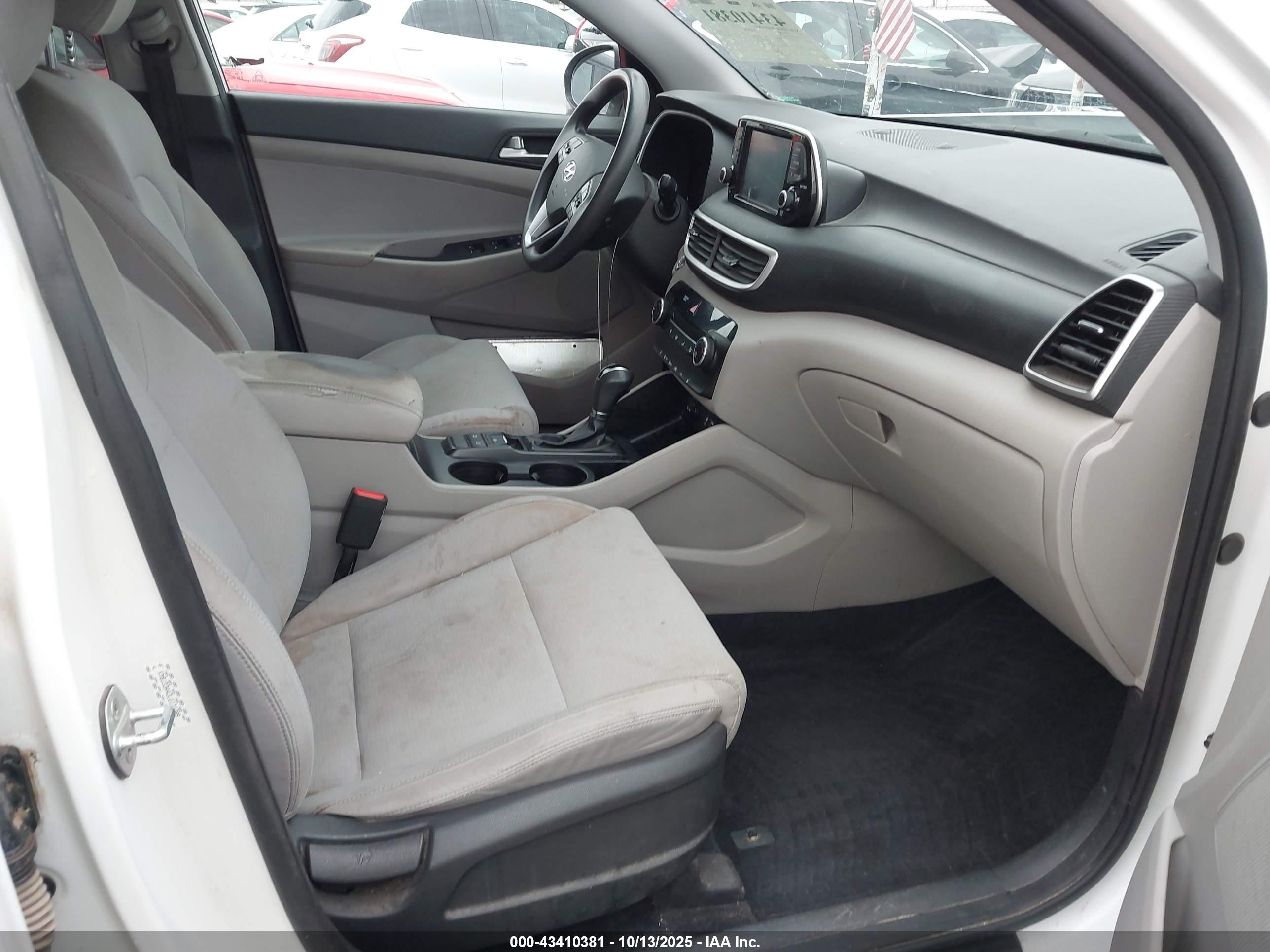 HYUNDAI TUCSON image 5