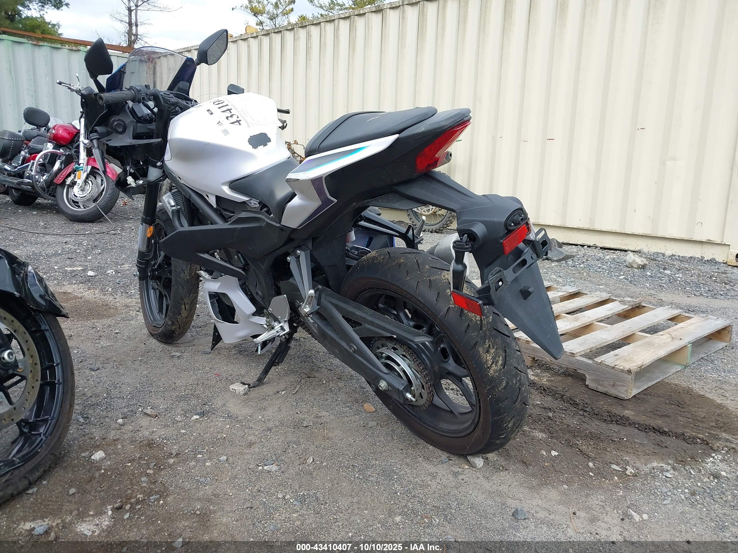 YAMAHA YFZ320 image 3