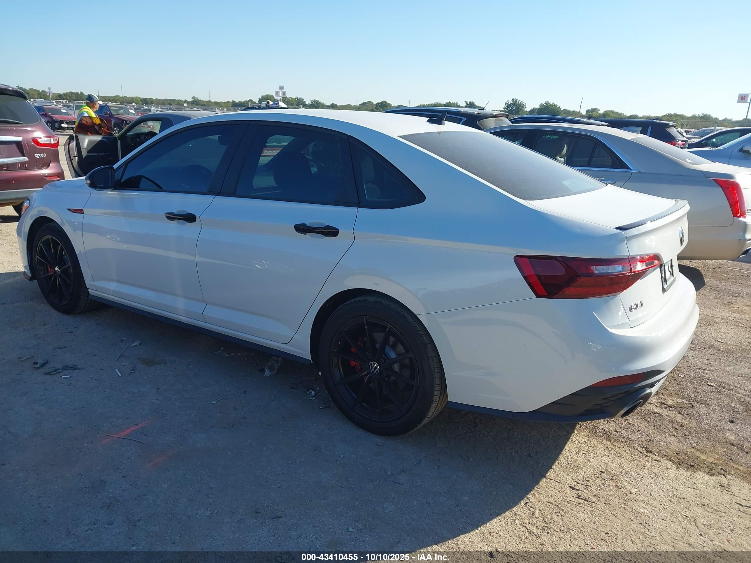 VOLKSWAGEN JETTA image 3