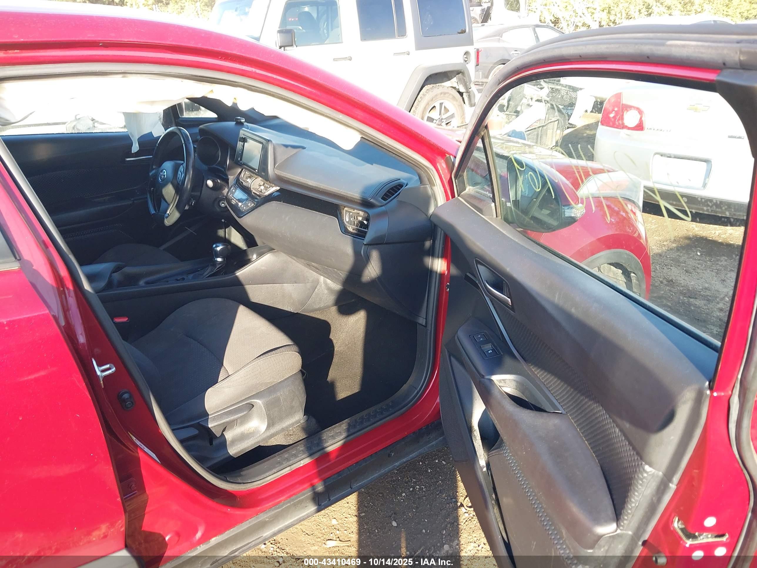 TOYOTA C-HR image 5