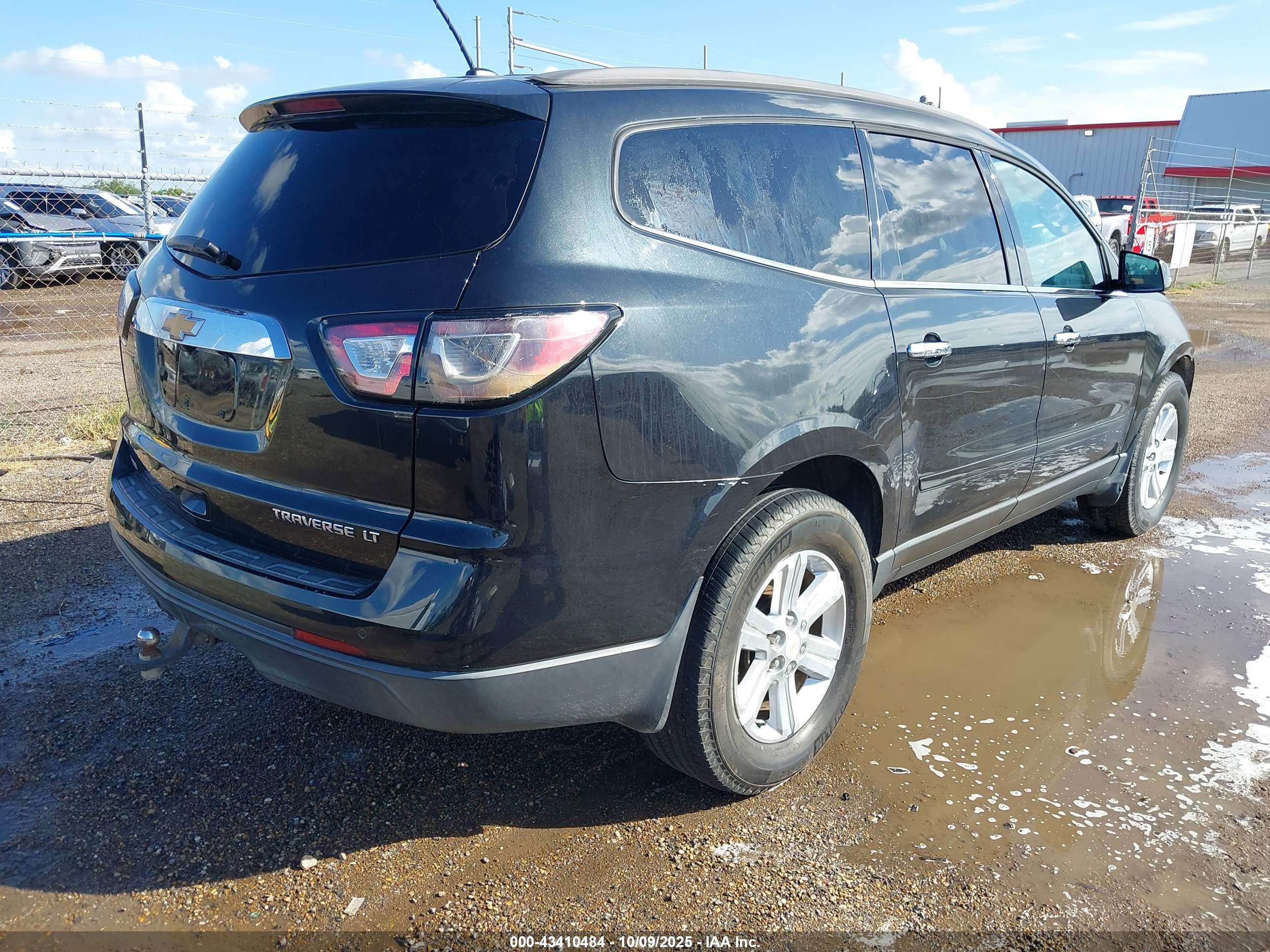 CHEVROLET TRAVERSE image 4