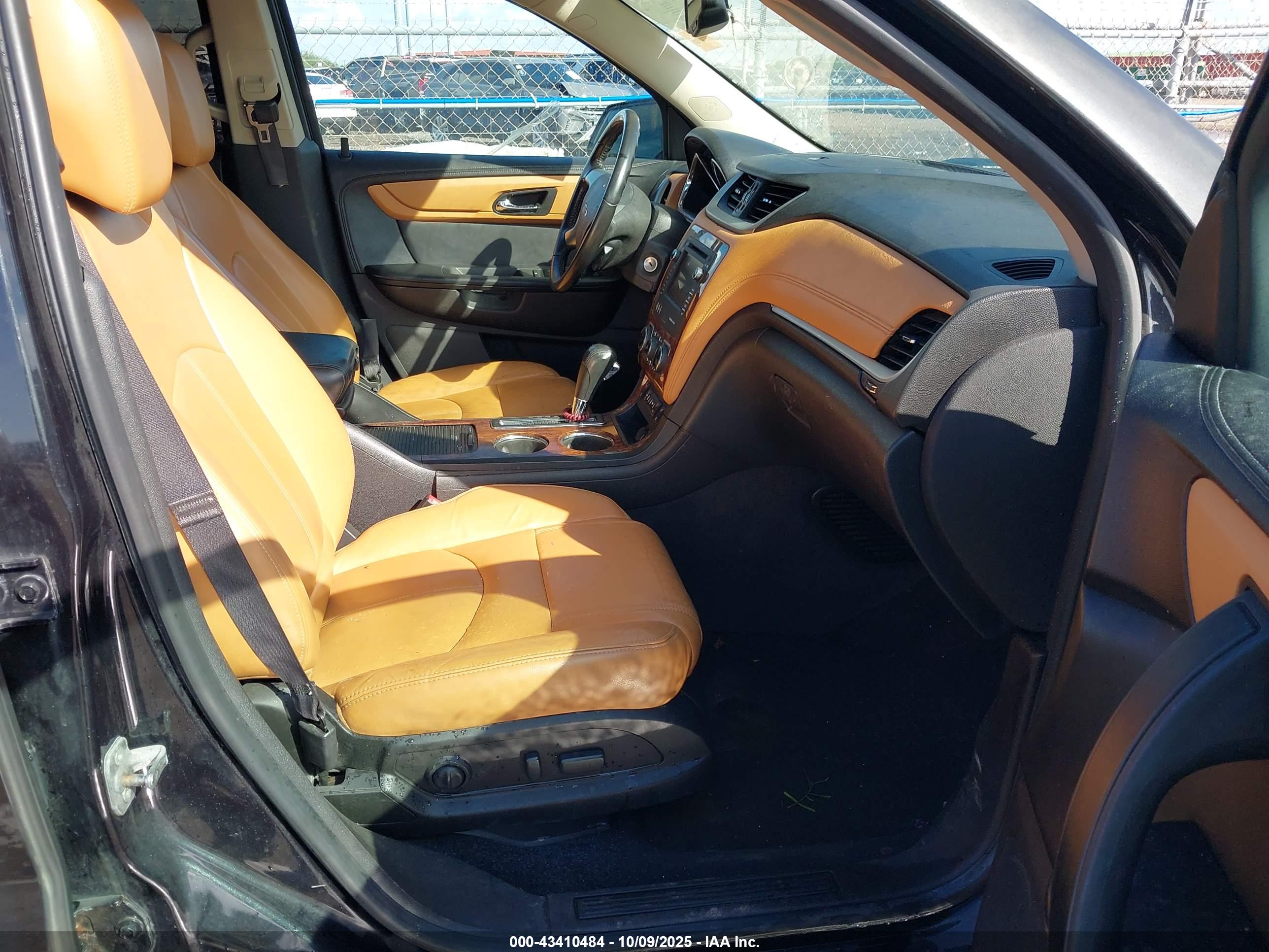 CHEVROLET TRAVERSE image 5