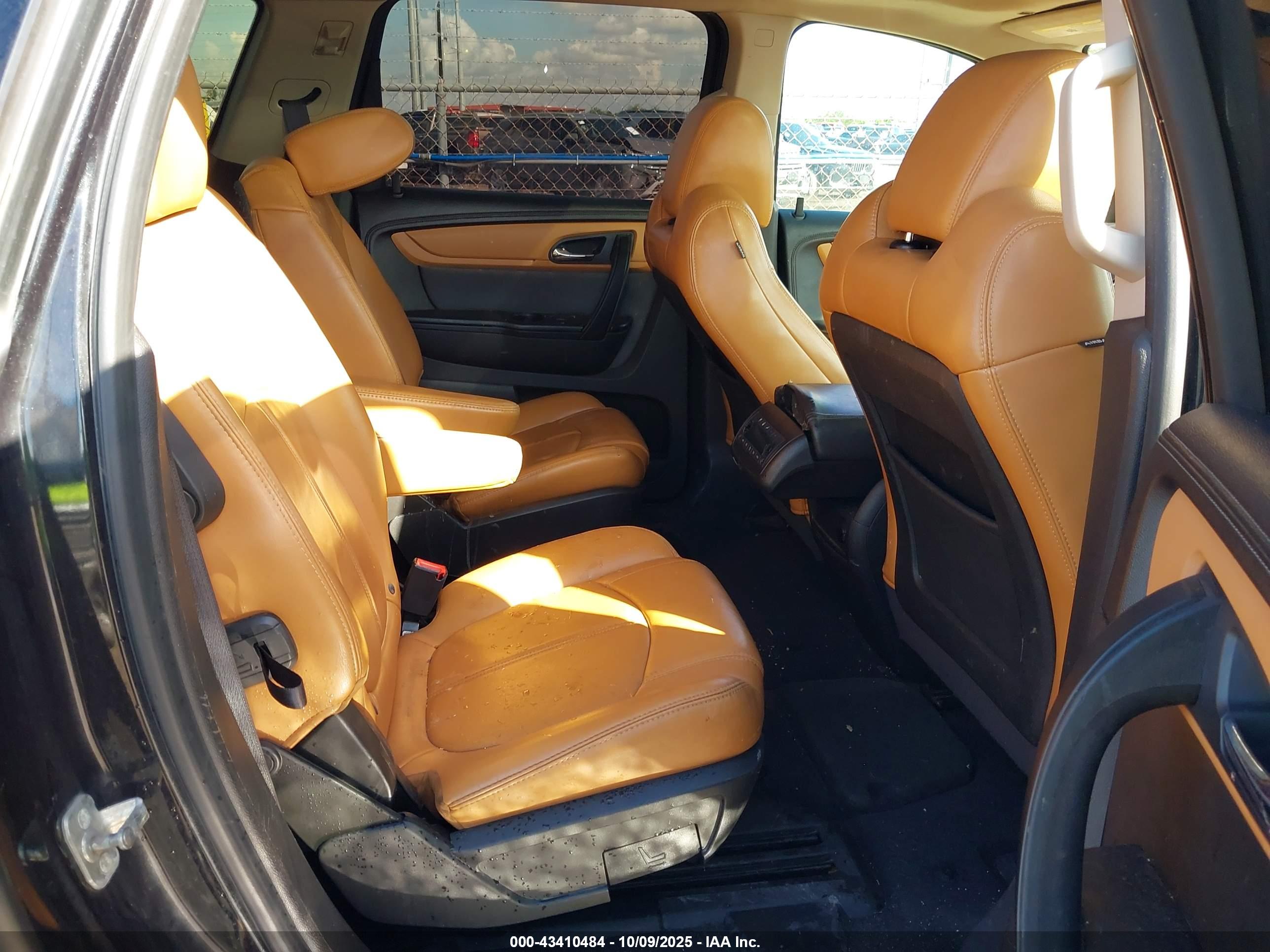 CHEVROLET TRAVERSE image 8