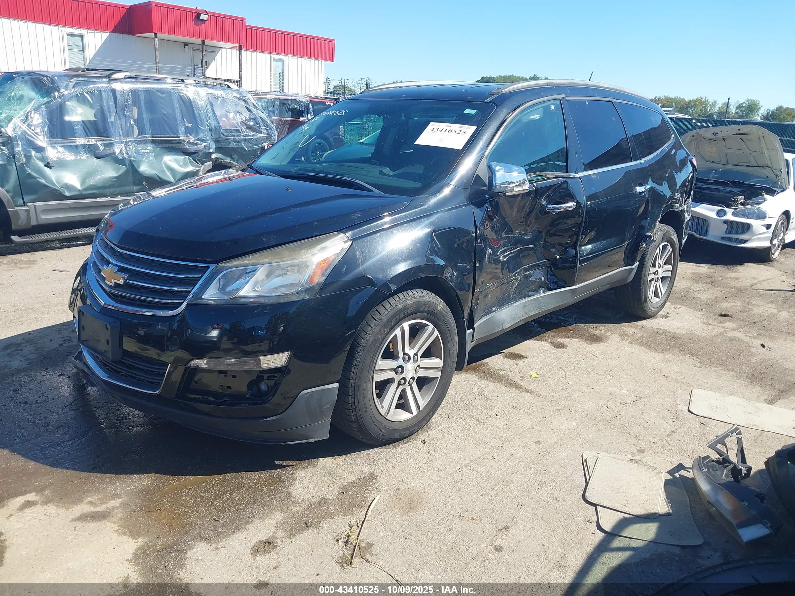 CHEVROLET TRAVERSE image 2