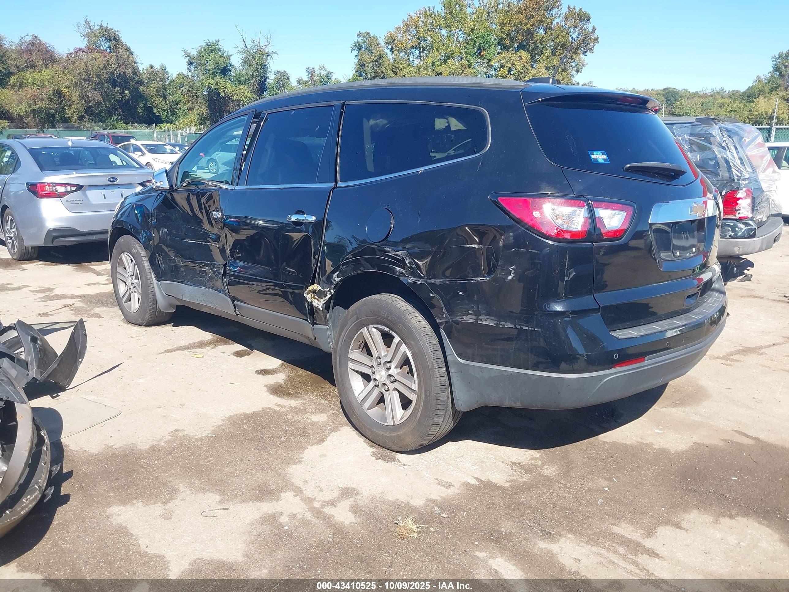 CHEVROLET TRAVERSE image 3