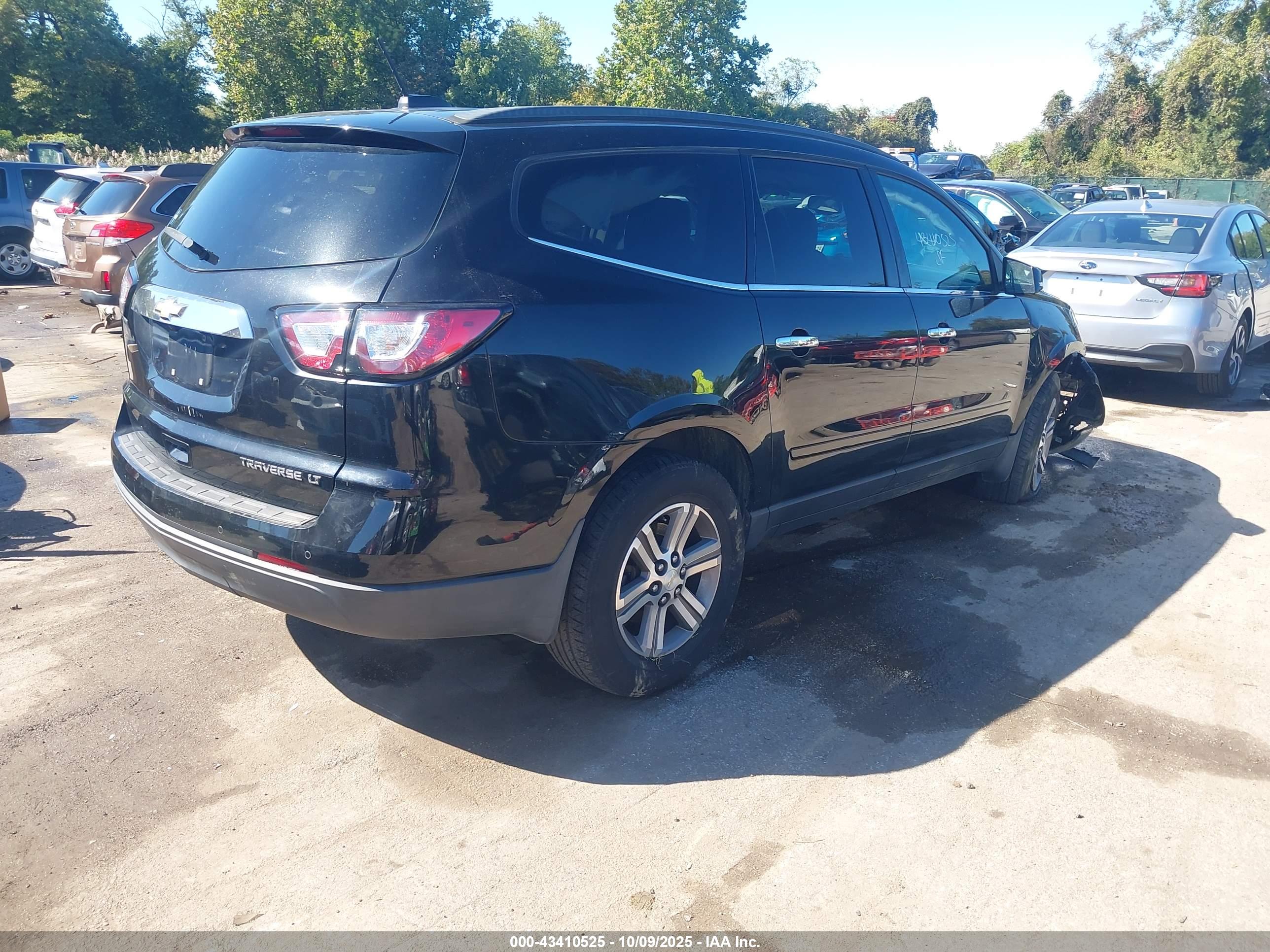 CHEVROLET TRAVERSE image 4