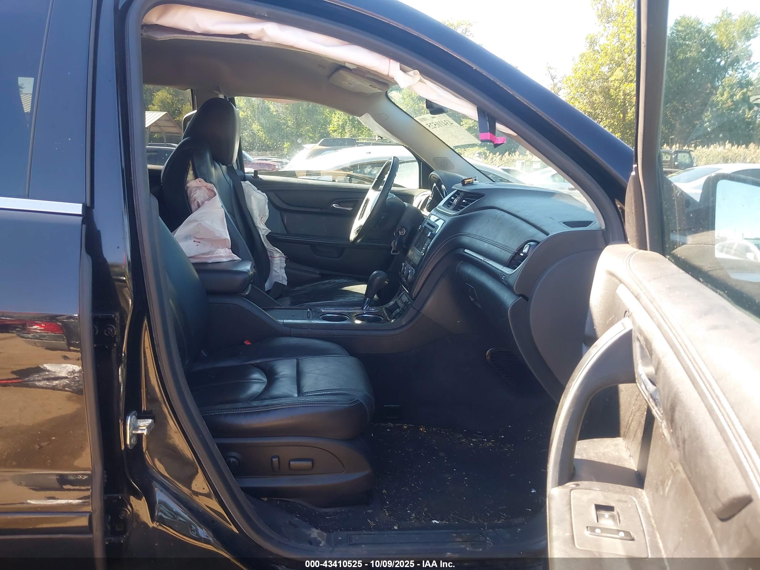 CHEVROLET TRAVERSE image 5