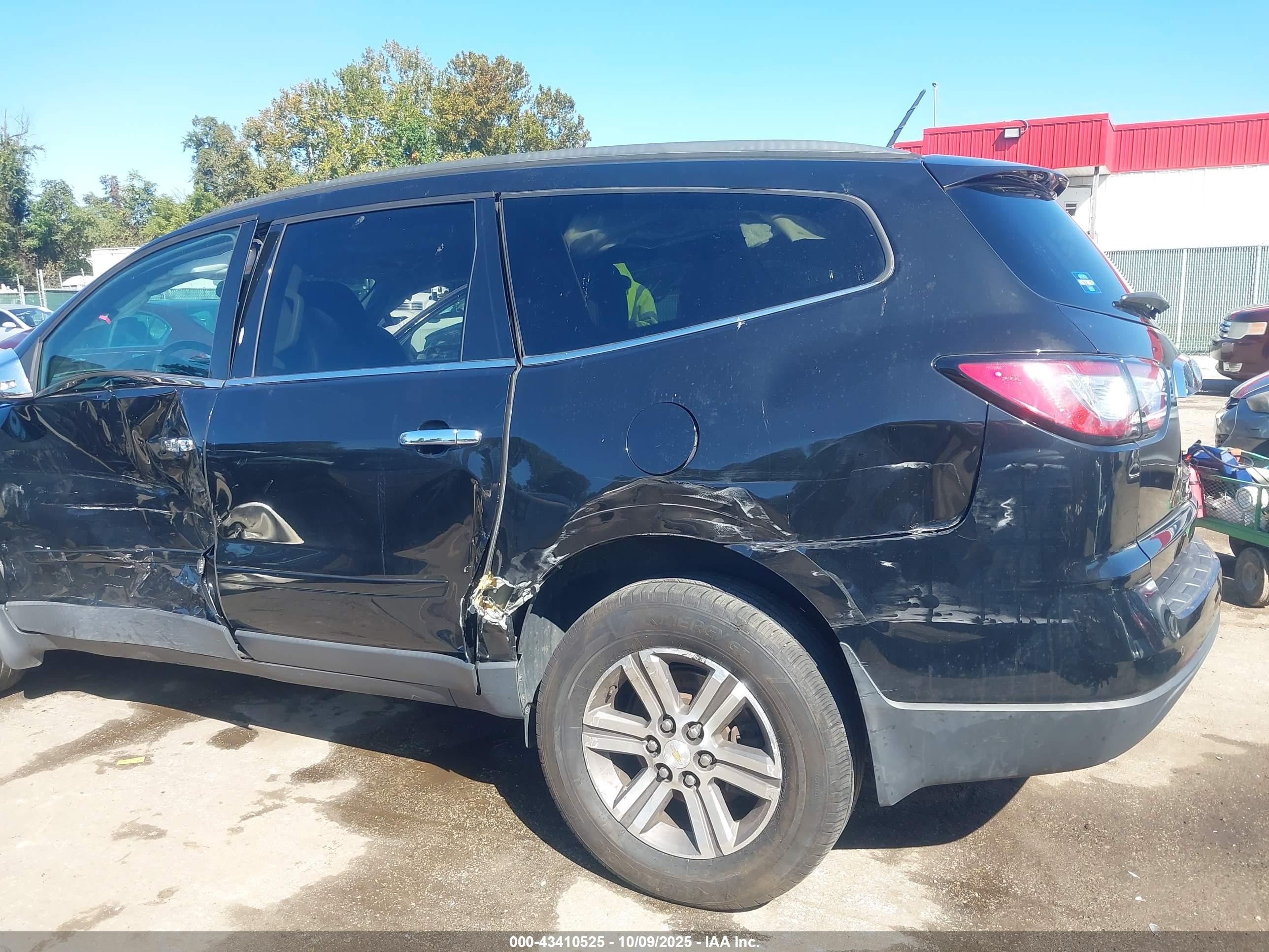 CHEVROLET TRAVERSE image 6