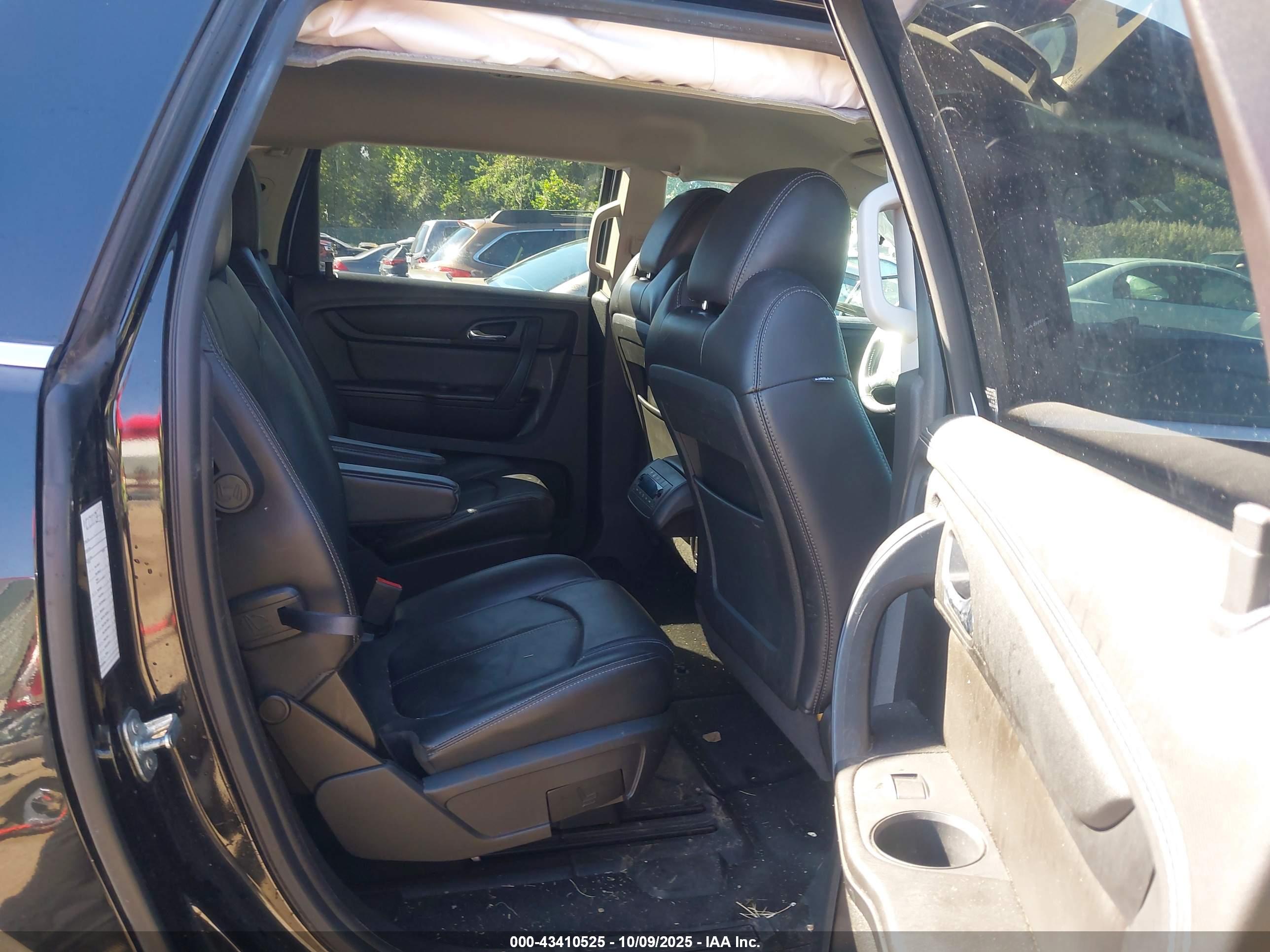 CHEVROLET TRAVERSE image 8