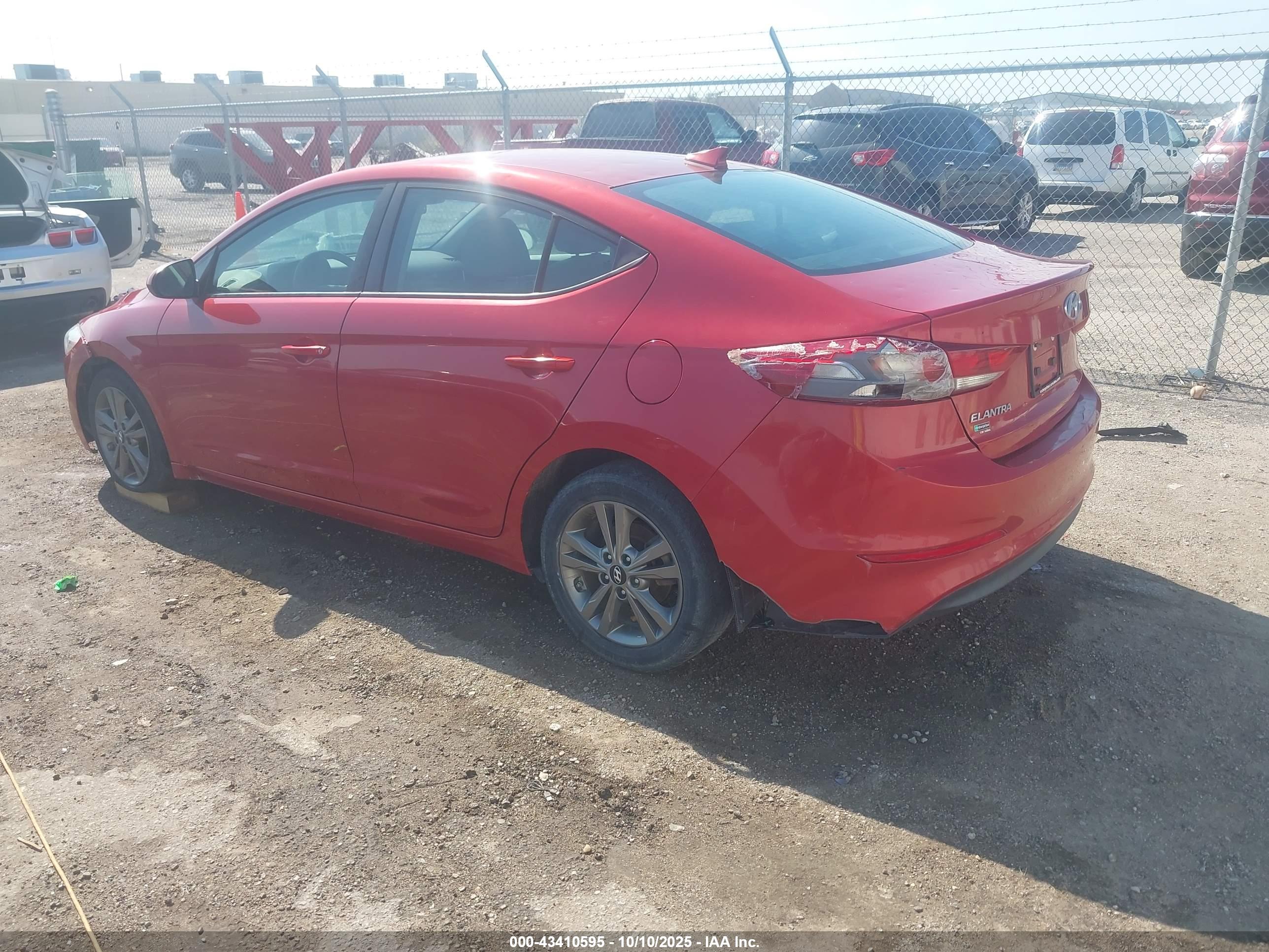 HYUNDAI ELANTRA image 3