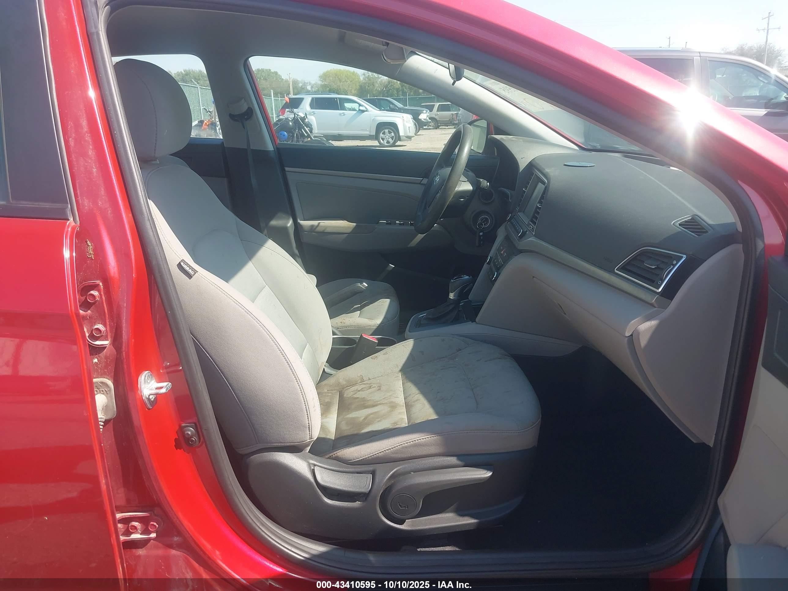 HYUNDAI ELANTRA image 5
