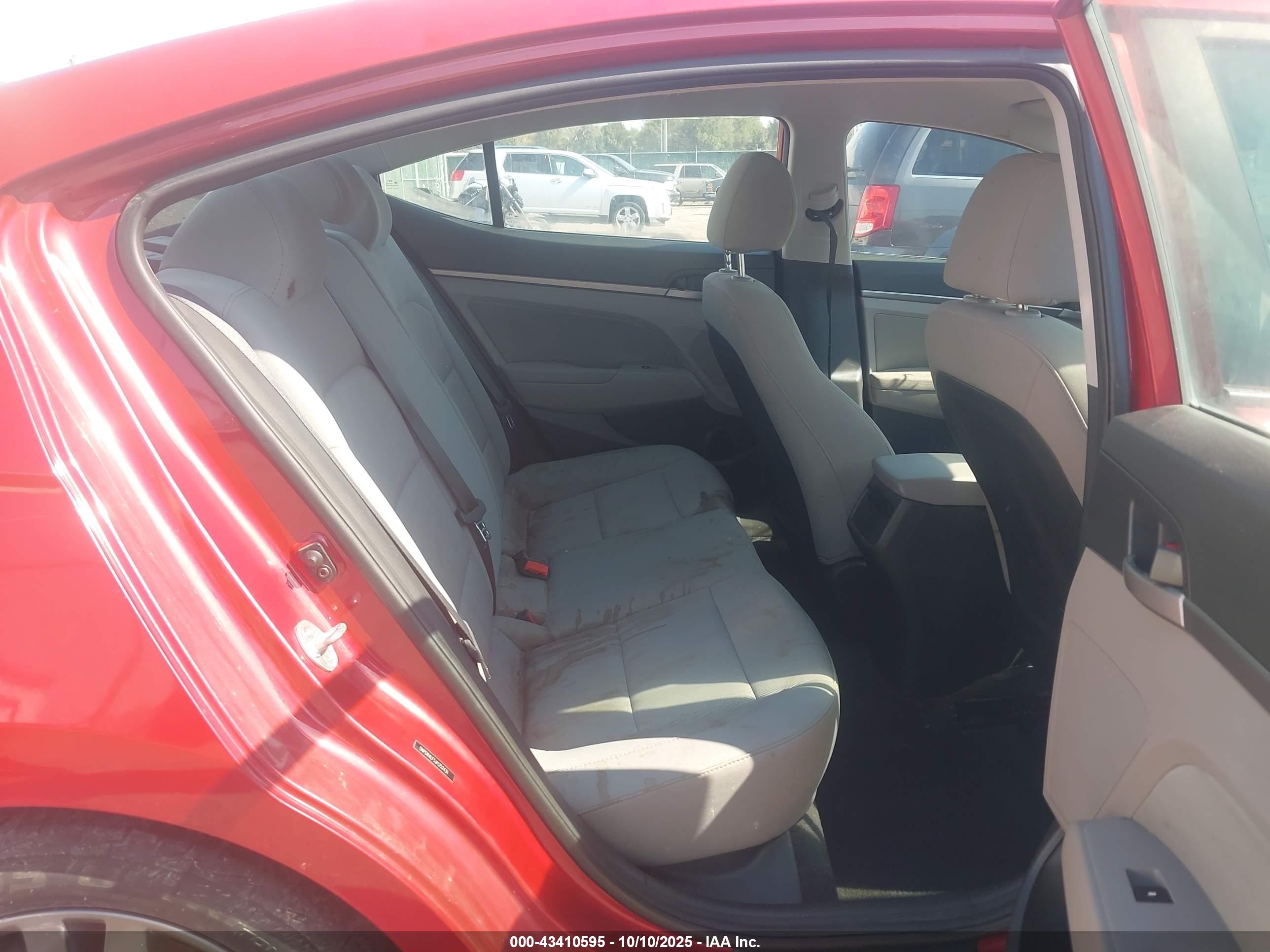 HYUNDAI ELANTRA image 8