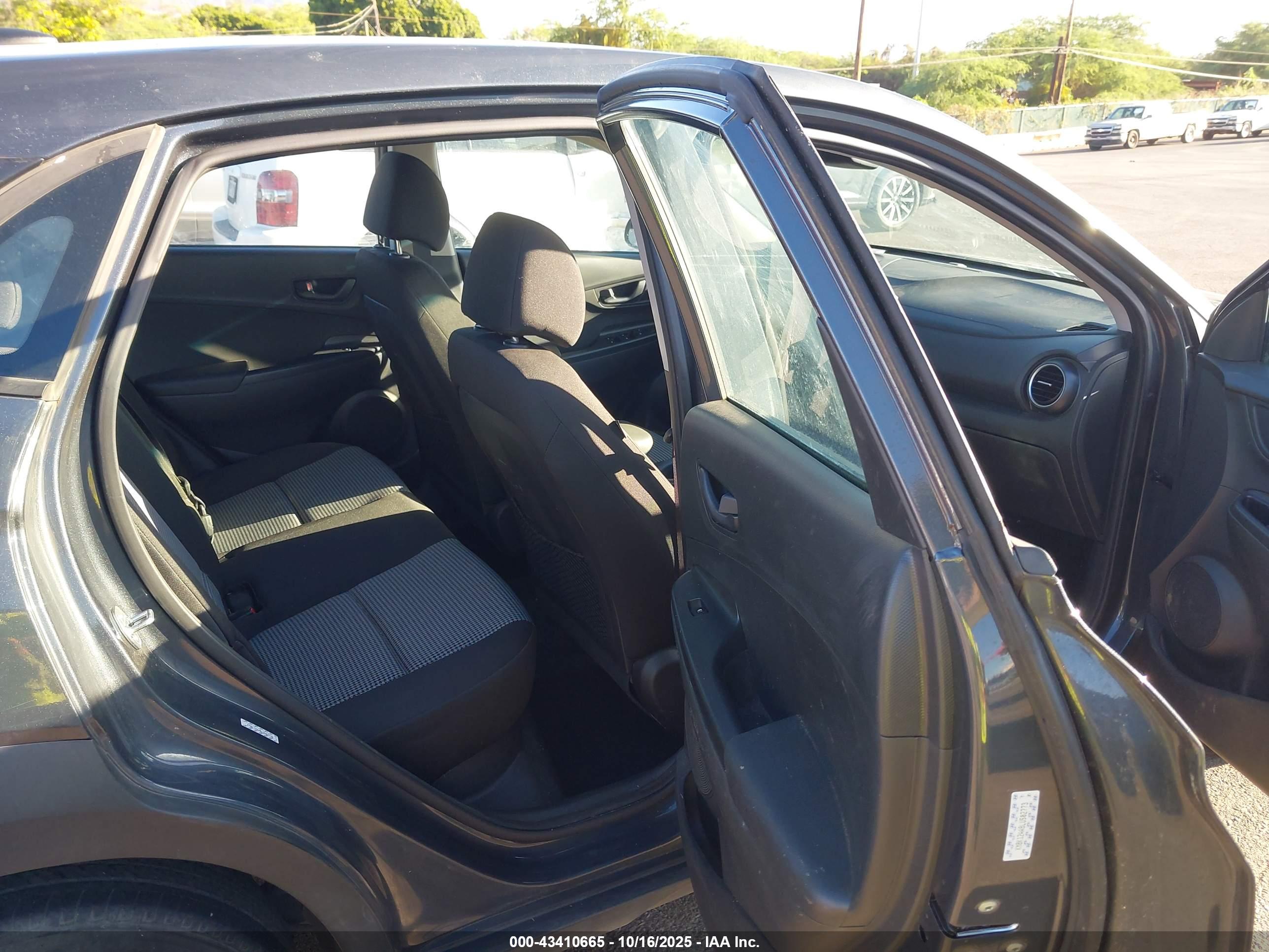 HYUNDAI KONA image 8