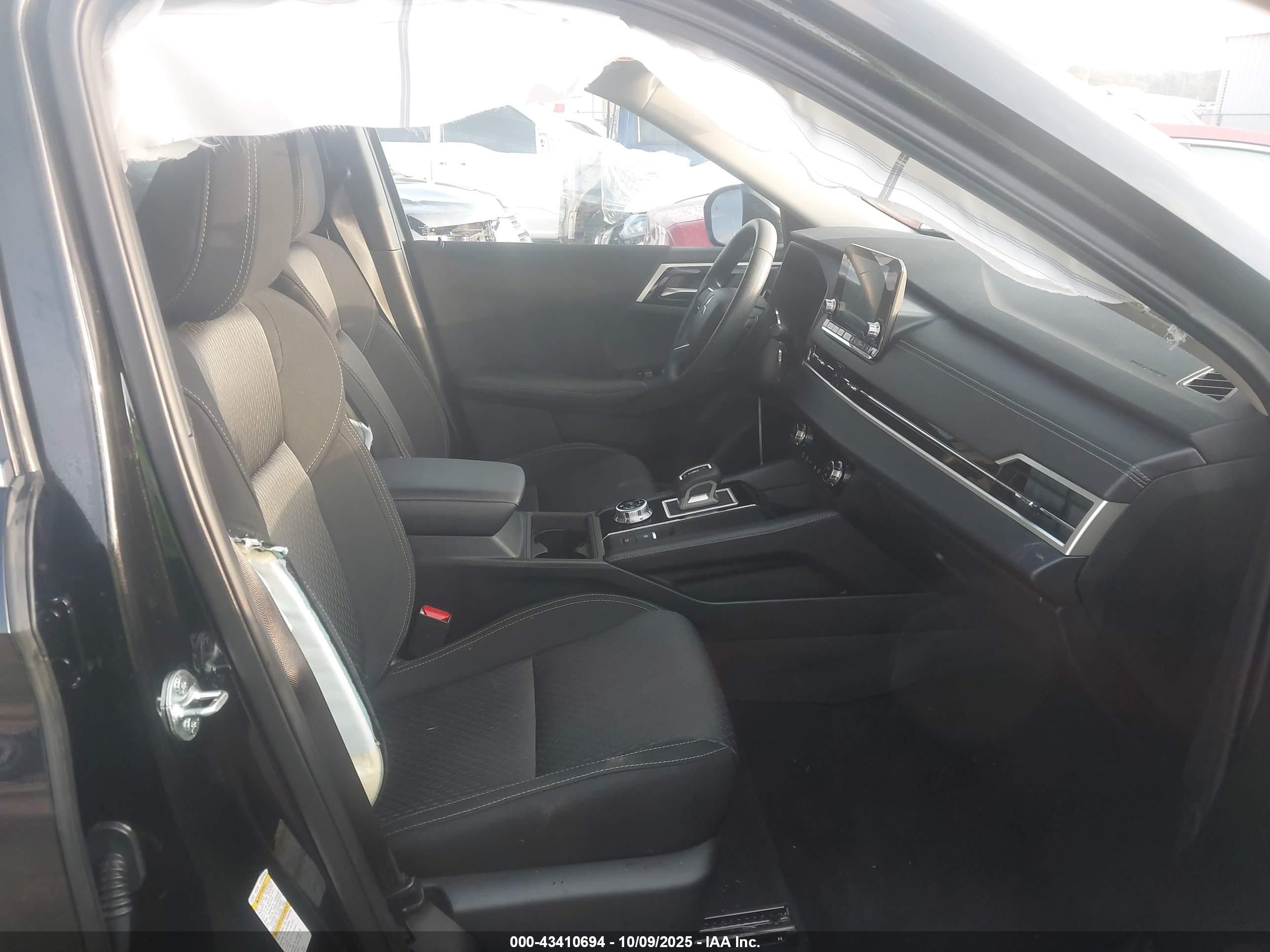 MITSUBISHI OUTLANDER image 5