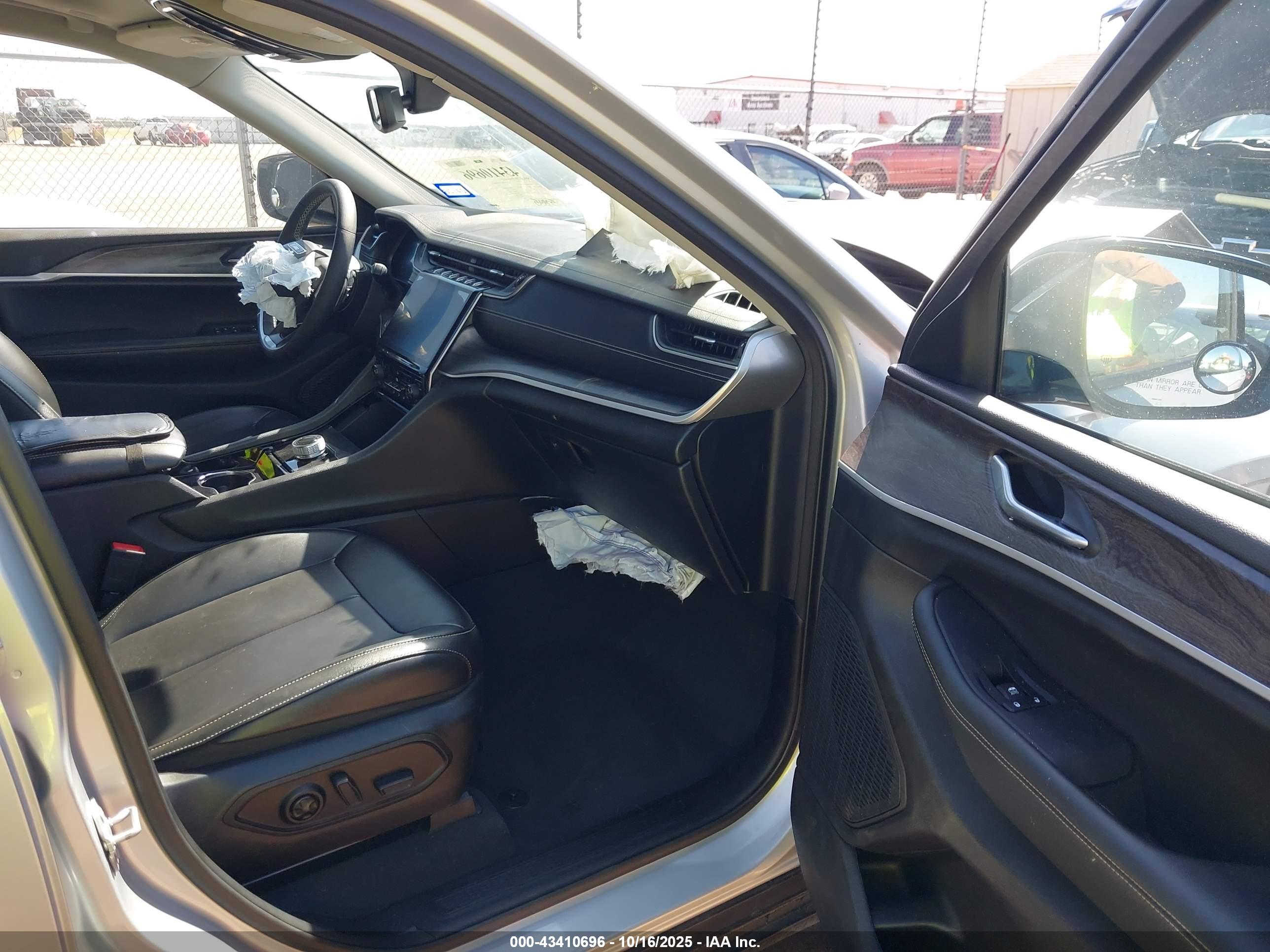 JEEP GRAND image 5