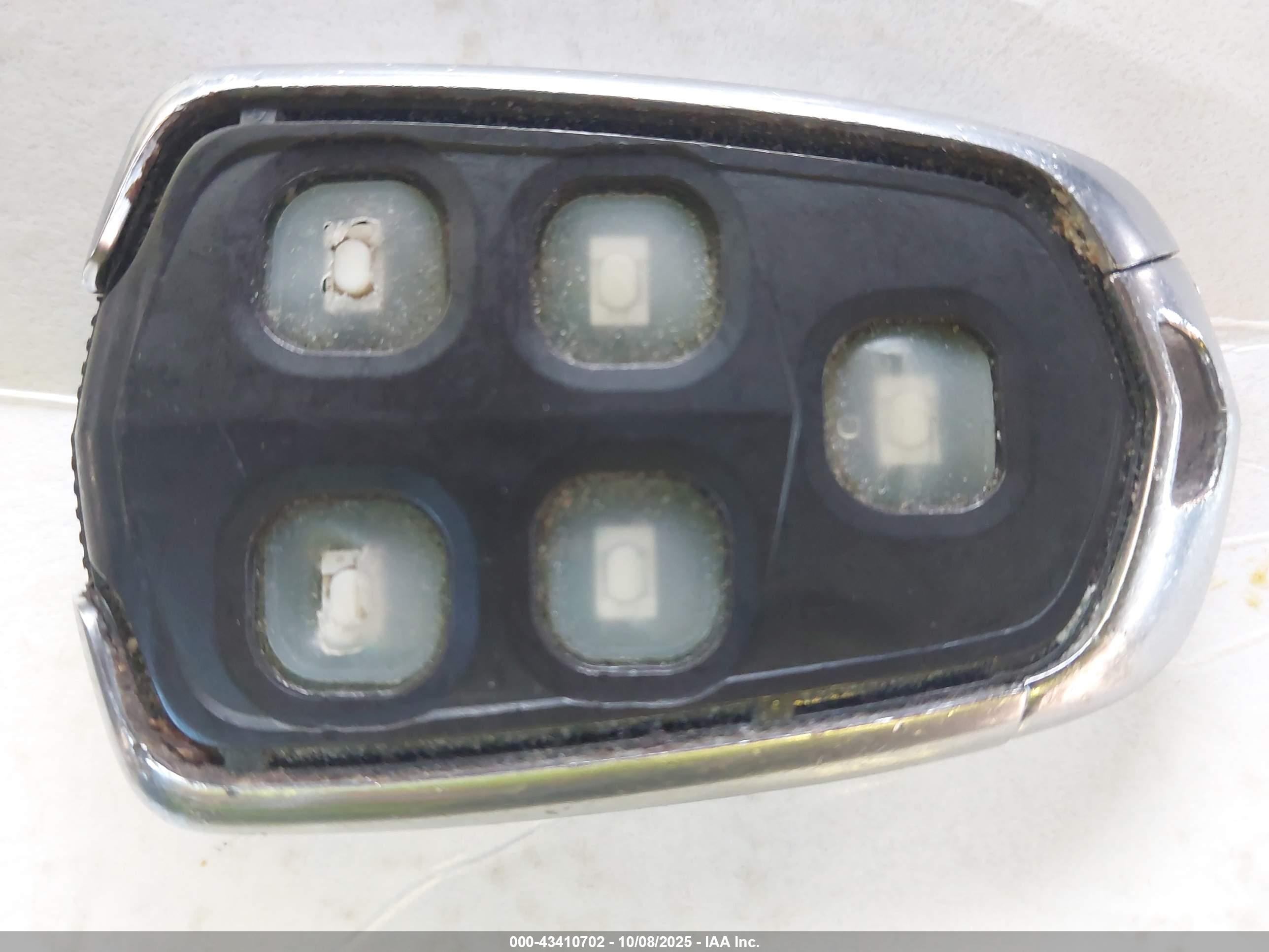 CADILLAC CTS image 11