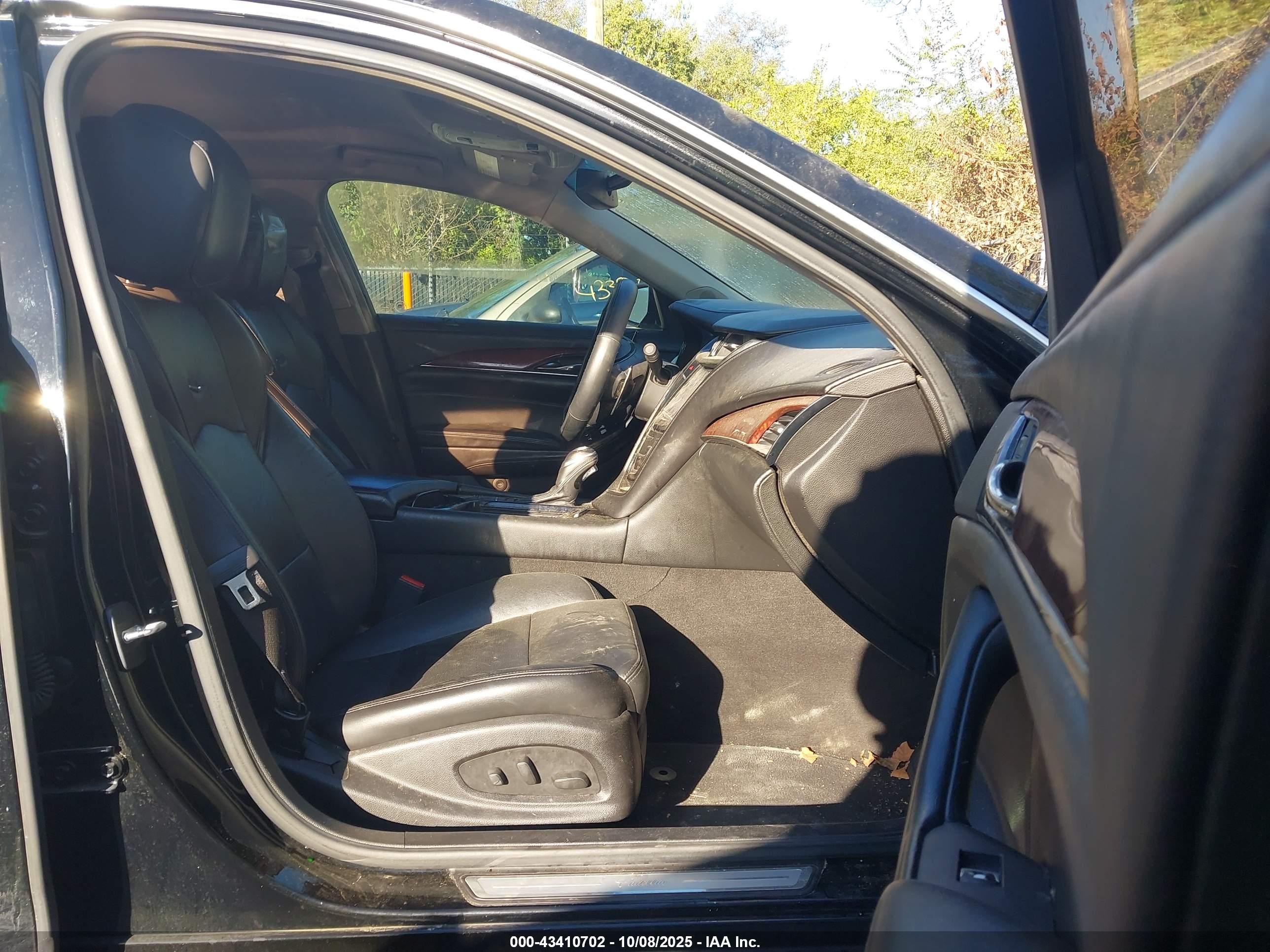 CADILLAC CTS image 5